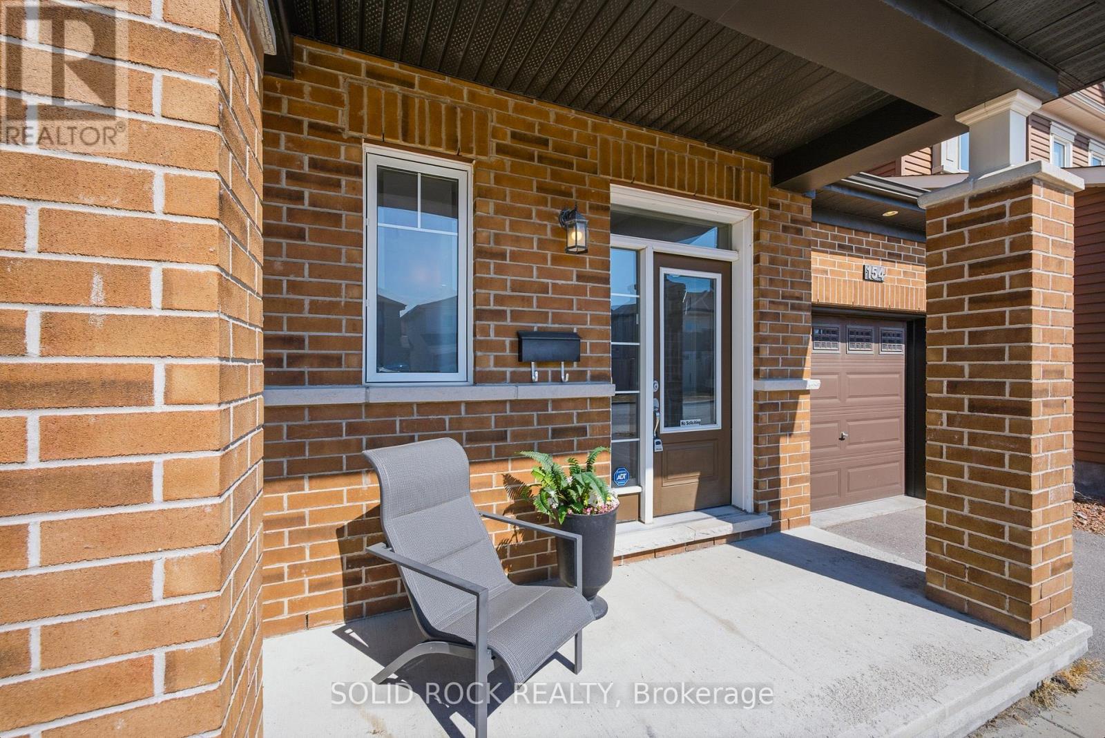 154 Westover Crescent, Ottawa, Ontario  K2T 0K6 - Photo 3 - X12994384