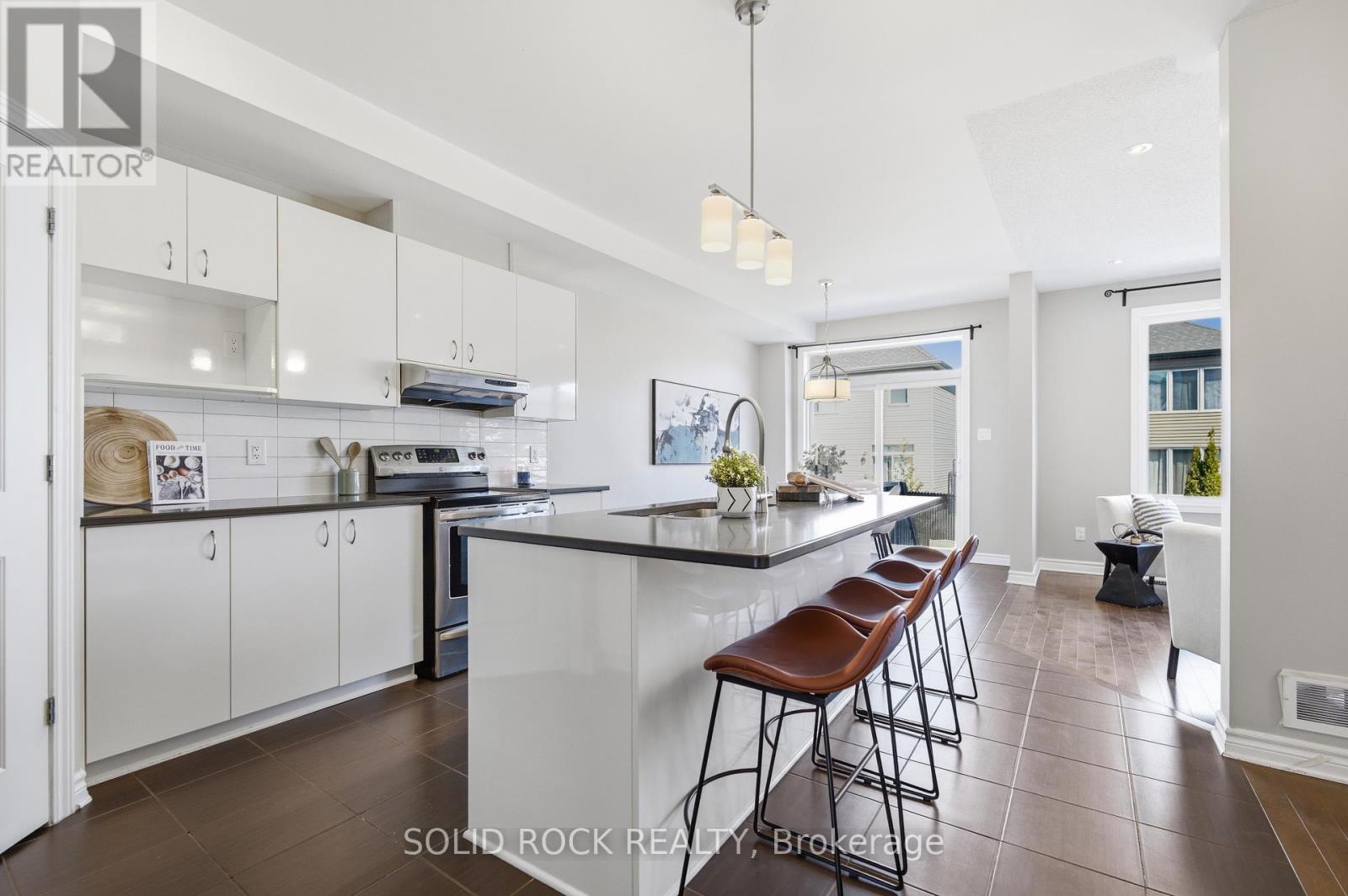 154 Westover Crescent, Ottawa, Ontario  K2T 0K6 - Photo 8 - X12994384