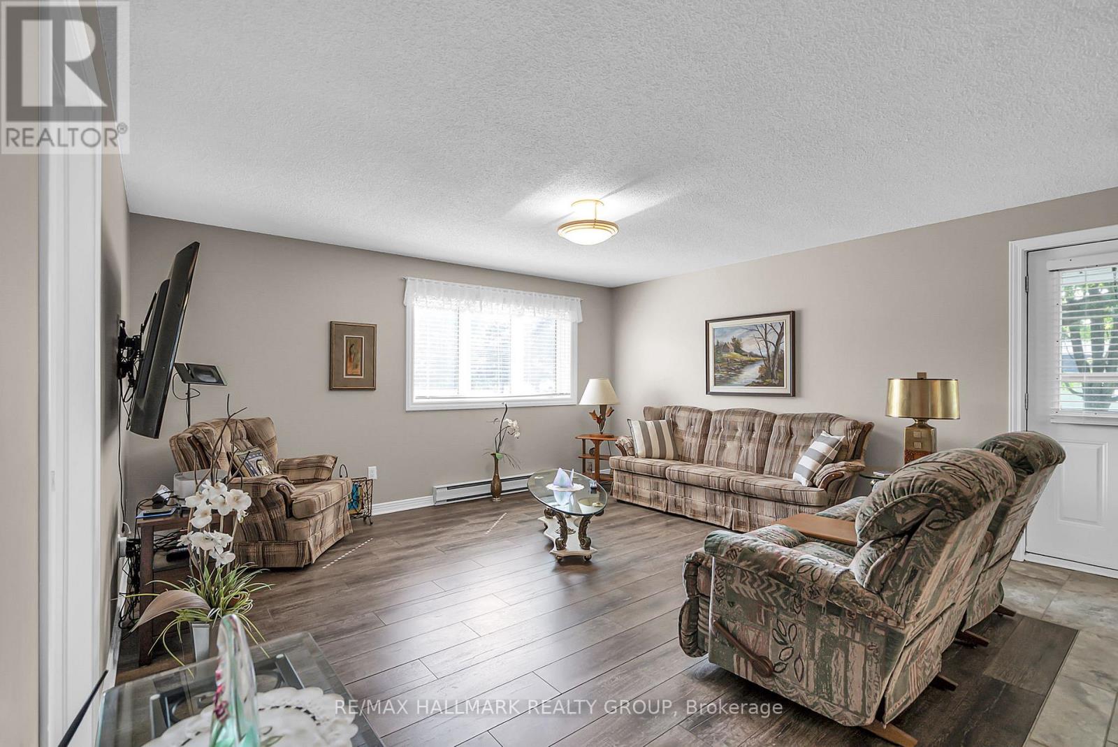 656 Ch Station Road, Alfred And Plantagenet, Ontario  K0B 1A0 - Photo 10 - X12994602