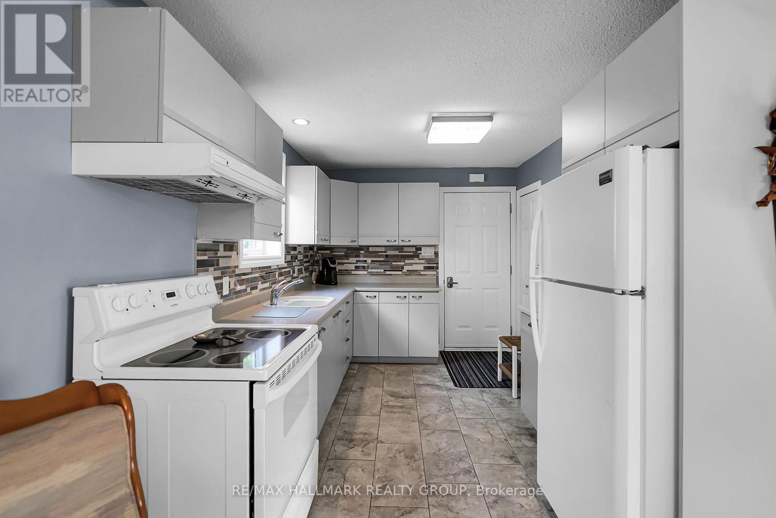 656 Ch Station Road, Alfred And Plantagenet, Ontario  K0B 1A0 - Photo 4 - X12994602
