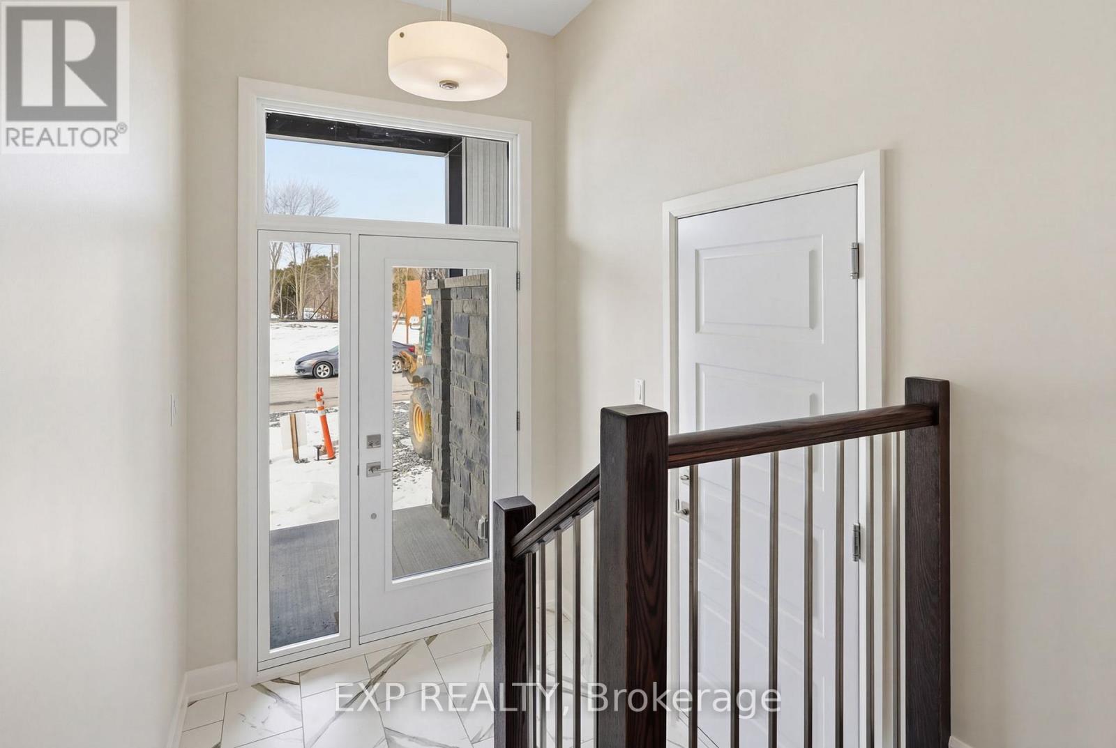 18 Hughes Circle, Casselman, Ontario  K0A 1M0 - Photo 2 - X12996228