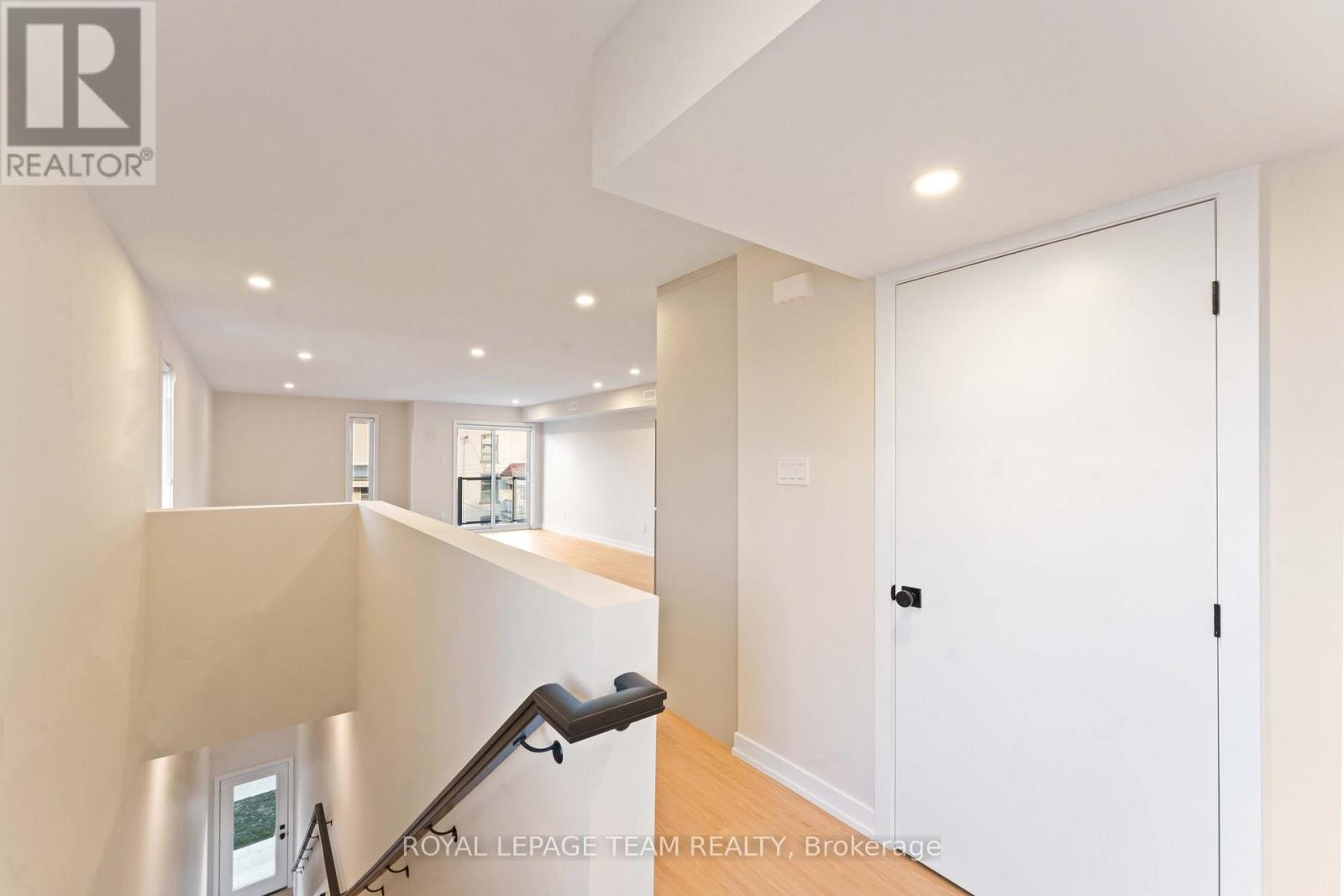 90 Elm Street, Ottawa, Ontario  K1R 6N3 - Photo 2 - X12996284