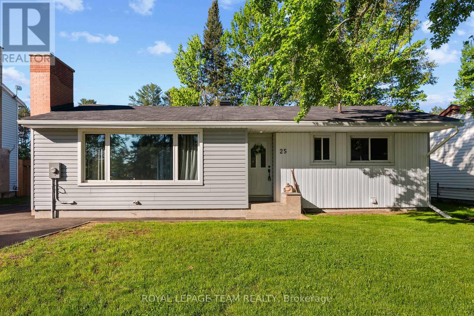 25 FRONTENAC CRESCENT, Deep River, Ontario