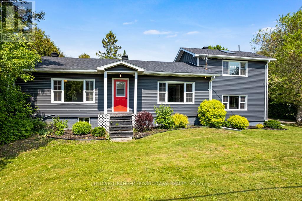 352 HIGHWAY 15, Rideau Lakes, Ontario