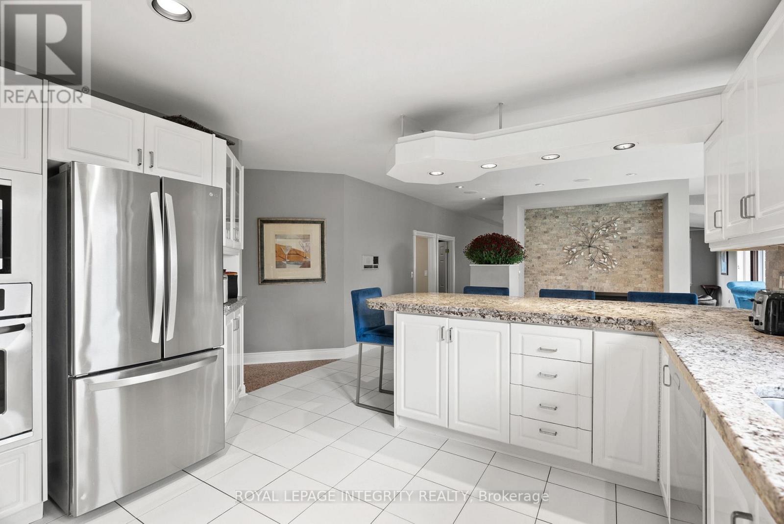6 Marchbrook Circle, Ottawa, Ontario  K2W 1A1 - Photo 25 - X13003380