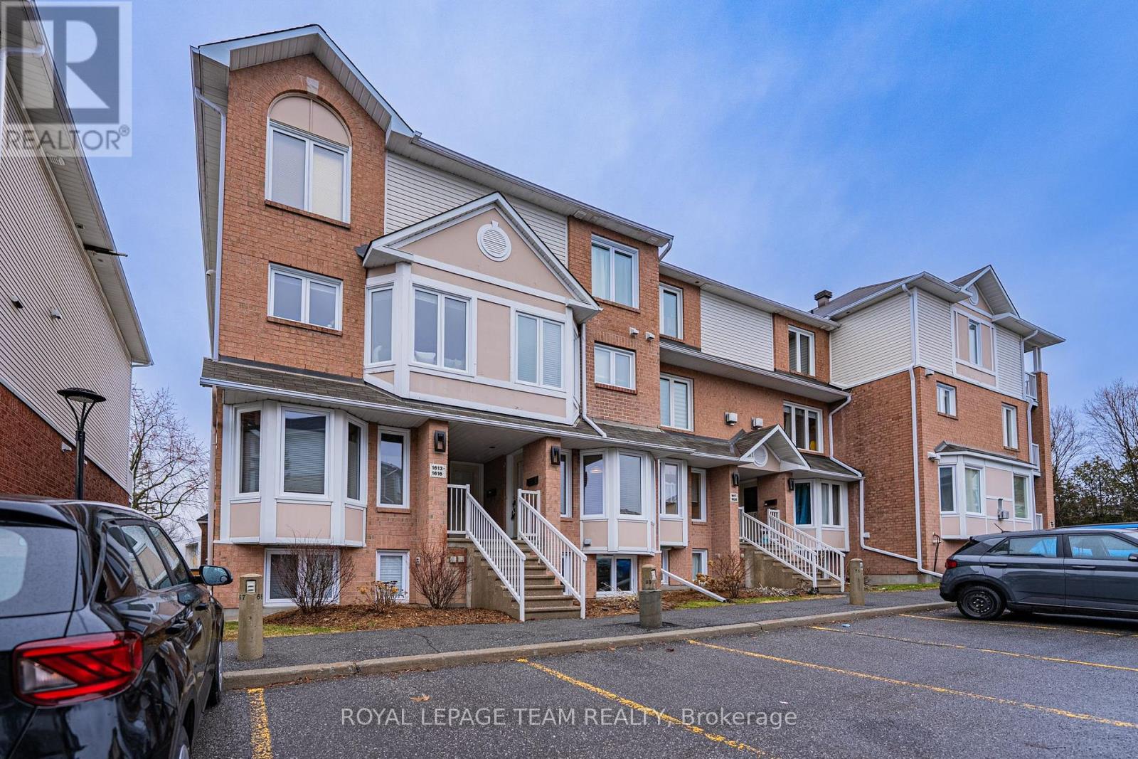 1615 Locksley Lane, Ottawa, Ontario  K1J 1B6 - Photo 2 - X13008156