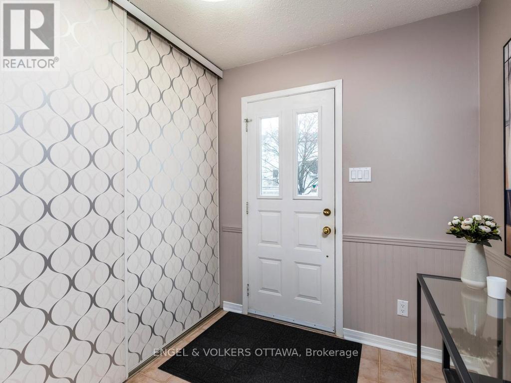 31 Castlegreen Private, Ottawa, Ontario  K1T 3N4 - Photo 2 - X13010344