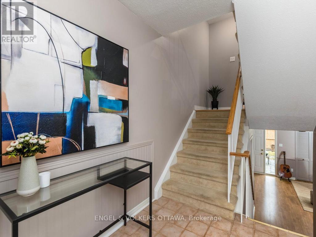 31 Castlegreen Private, Ottawa, Ontario  K1T 3N4 - Photo 3 - X13010344