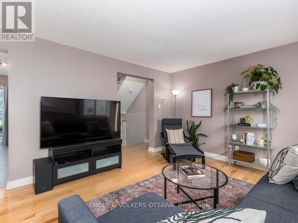 31 Castlegreen Private, Ottawa, Ontario  K1T 3N4 - Photo 6 - X13010344