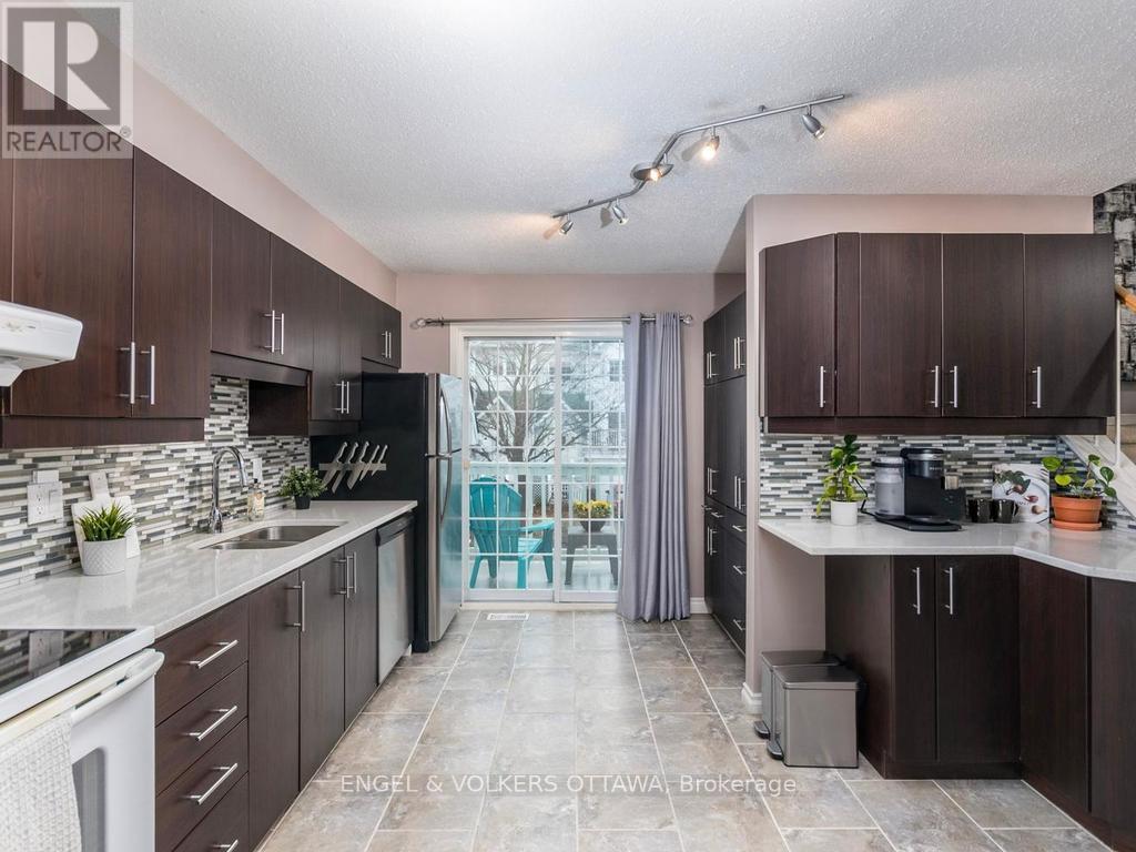 31 Castlegreen Private, Ottawa, Ontario  K1T 3N4 - Photo 9 - X13010344