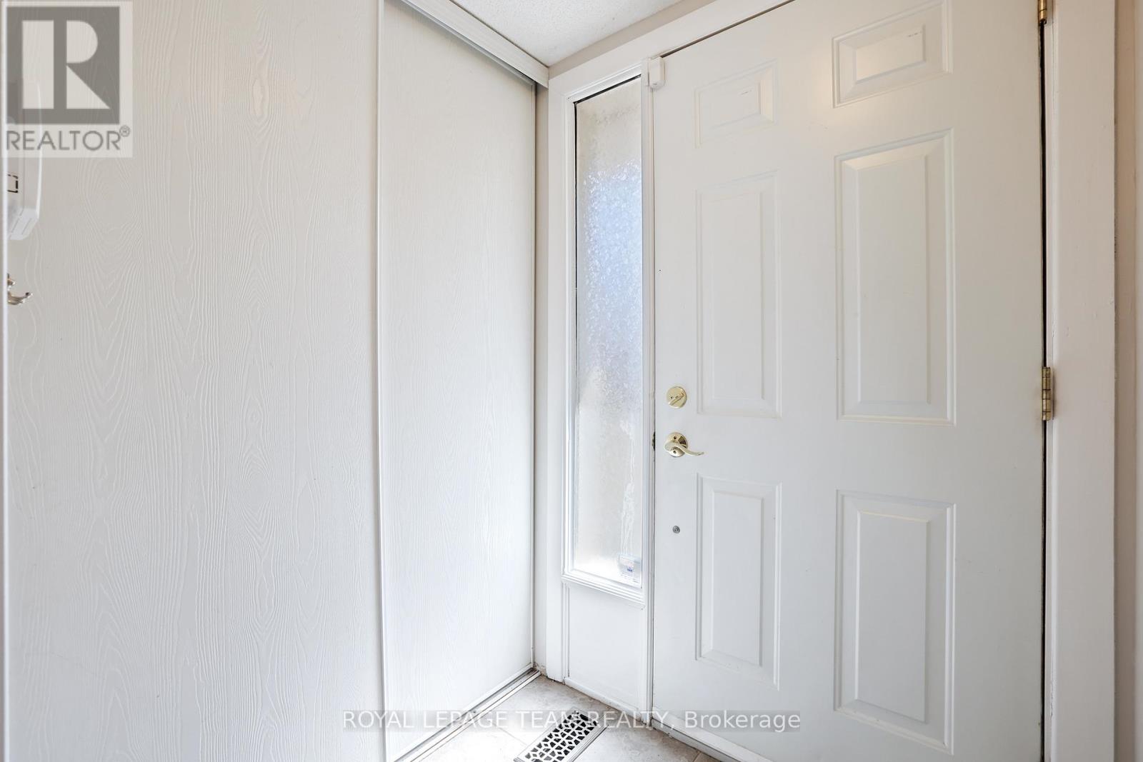 2942 Fairlea Crescent, Ottawa, Ontario  K1V 8T7 - Photo 3 - X13022168