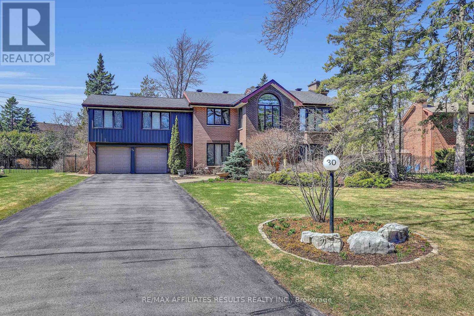 30 PENTLAND CRESCENT, Ottawa, Ontario