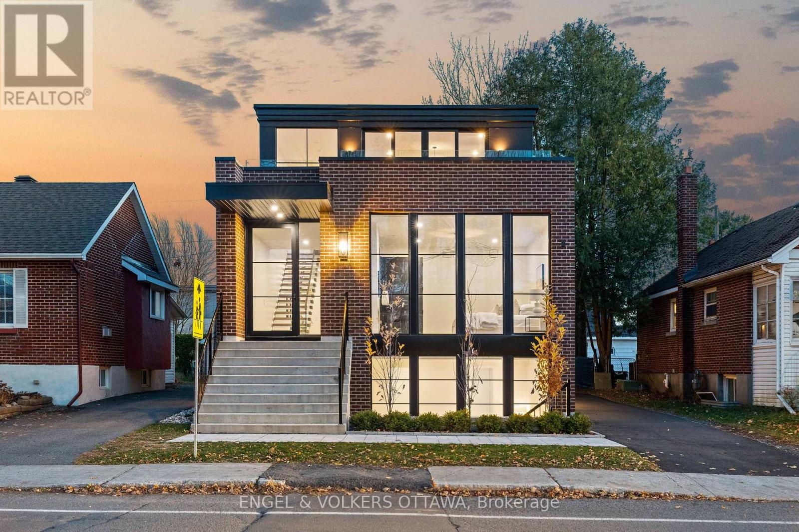 246 Byron Avenue, Ottawa, Ontario  K1Z 6Y8 - Photo 2 - X13025110