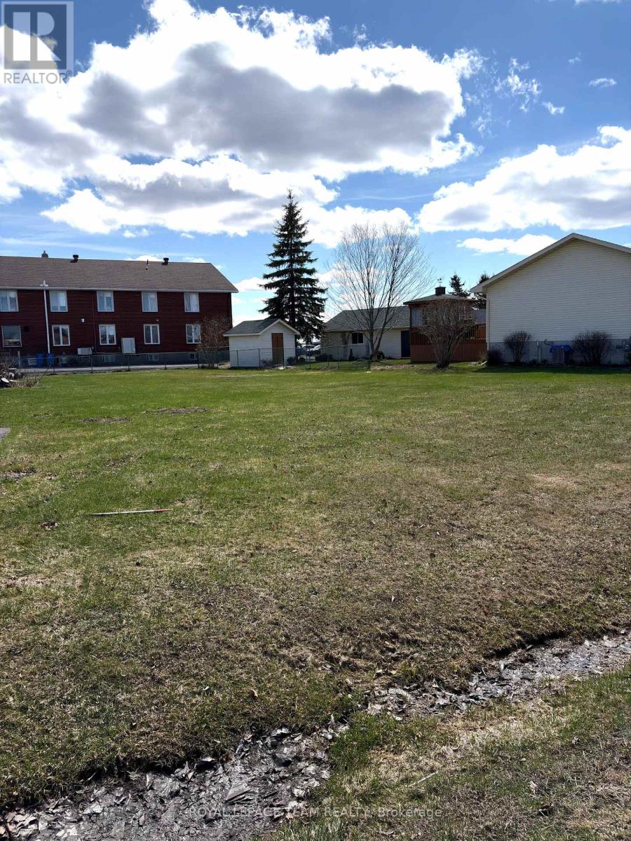 94 SIMCOE STREET, South Stormont, Ontario