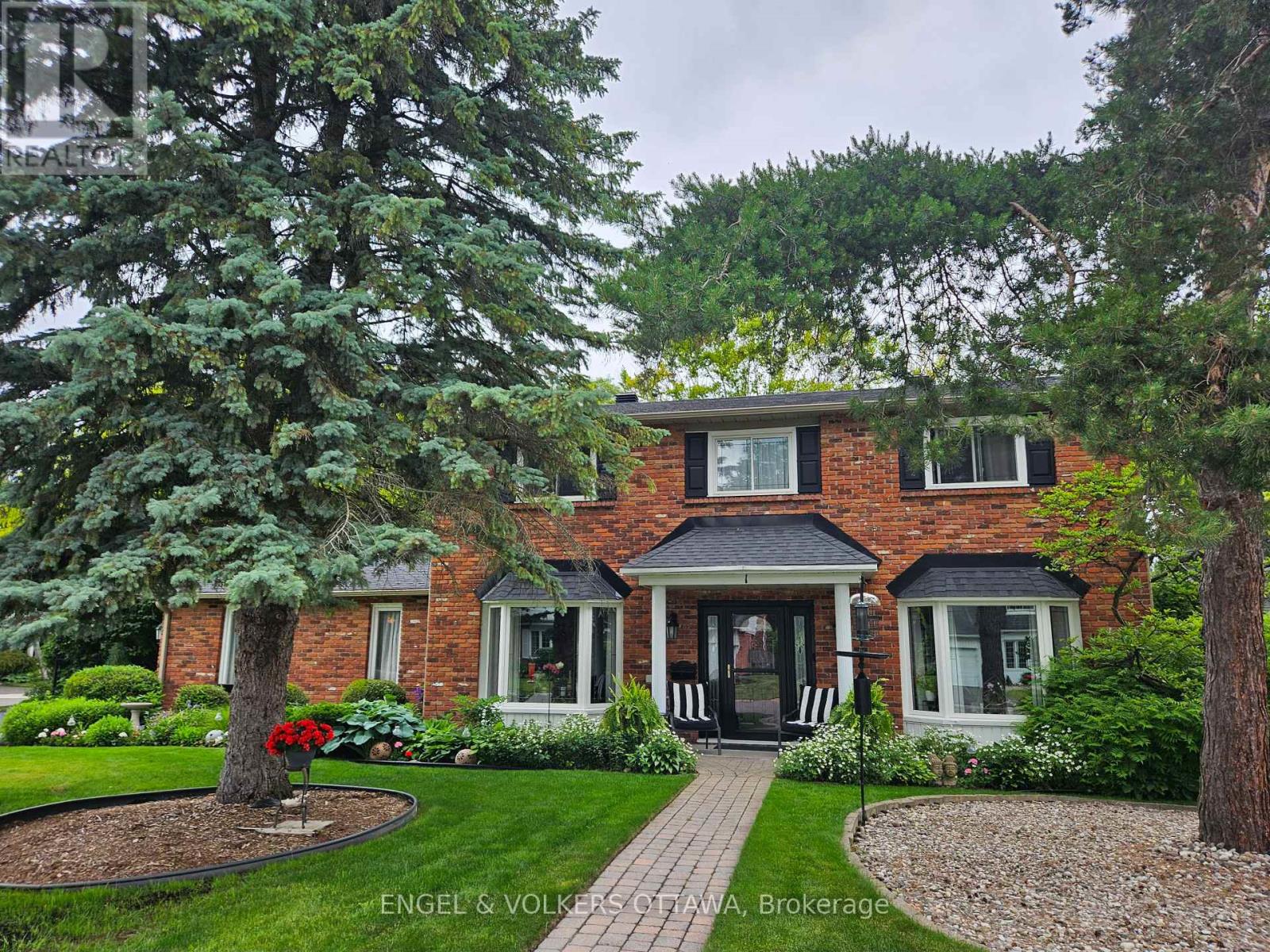 1 ERINLEA COURT, Ottawa, Ontario