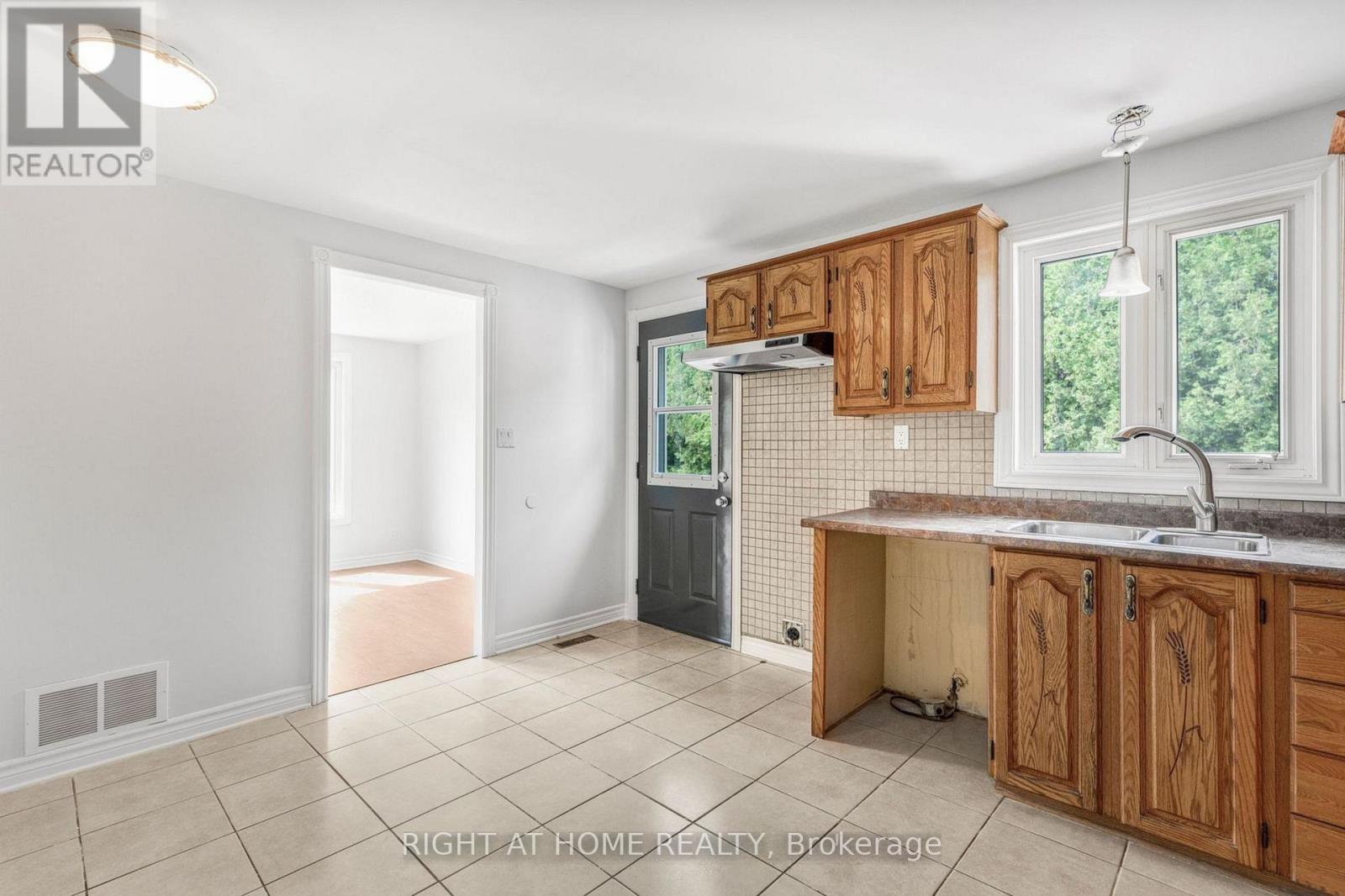 353 Russell Road, Clarence-Rockland, Ontario  K0A 2A0 - Photo 12 - X13036040