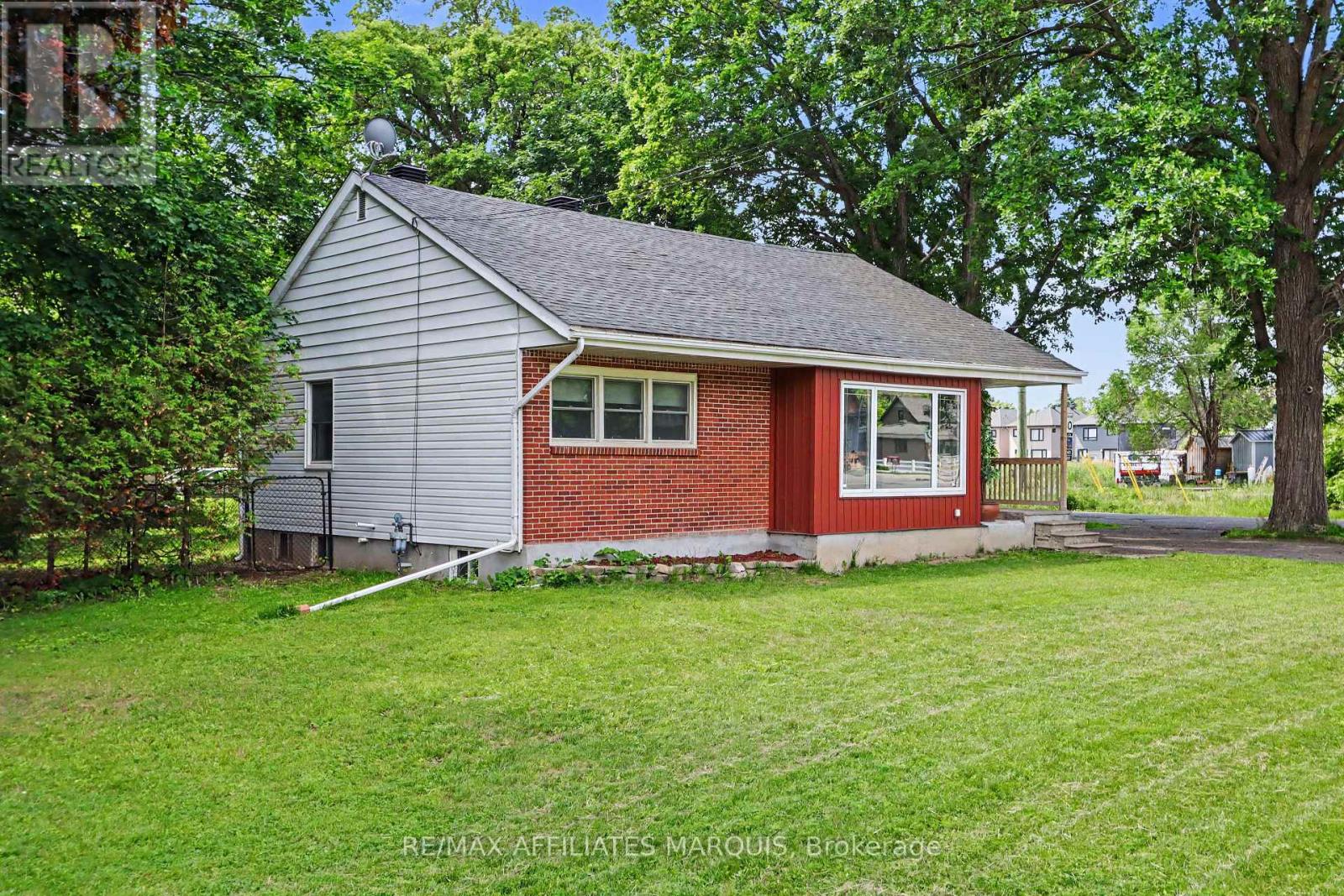 6036 Perth Street, Ottawa, Ontario  K0A 2Z0 - Photo 3 - X13037190