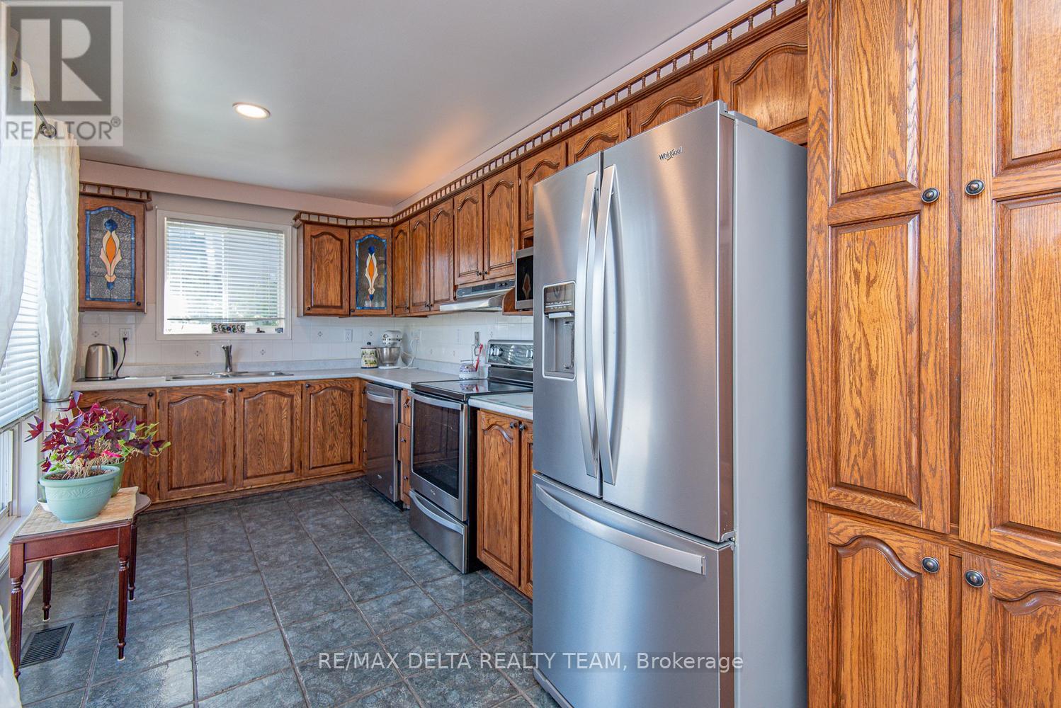892 Beauchamp Avenue, Ottawa, Ontario  K1C 3A7 - Photo 12 - X13037522
