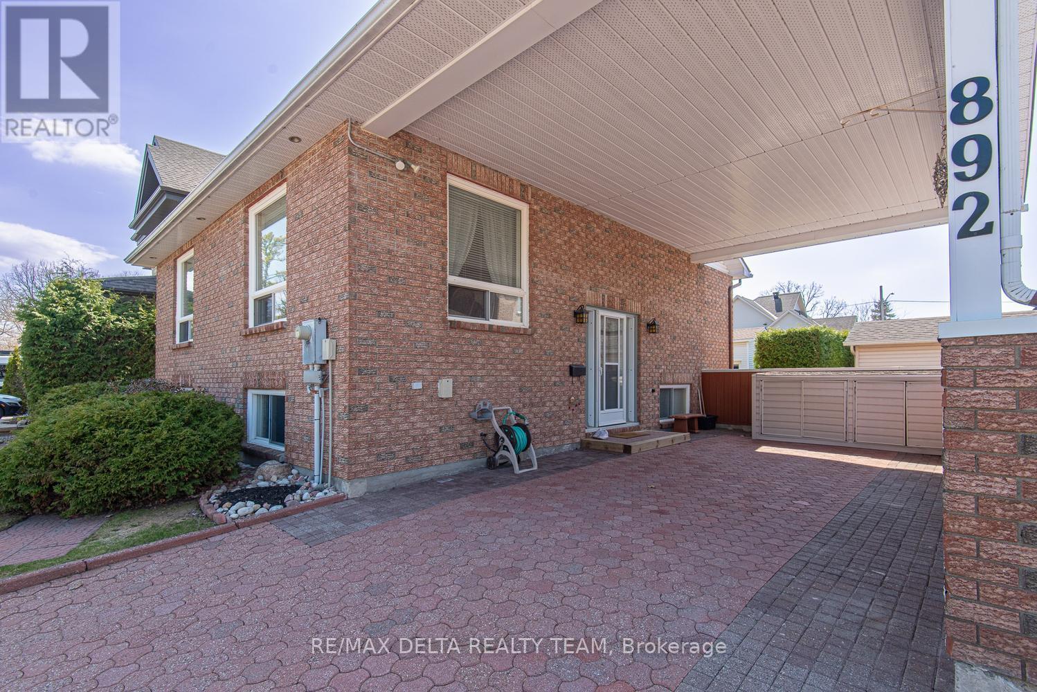 892 Beauchamp Avenue, Ottawa, Ontario  K1C 3A7 - Photo 2 - X13037522
