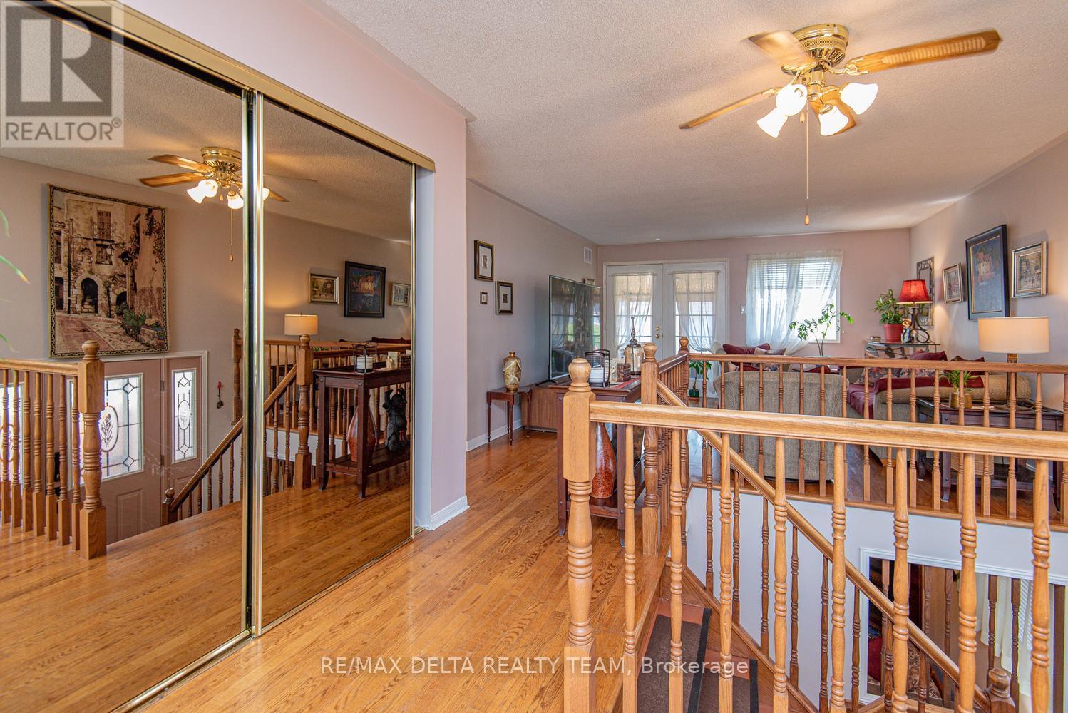 892 Beauchamp Avenue, Ottawa, Ontario  K1C 3A7 - Photo 4 - X13037522