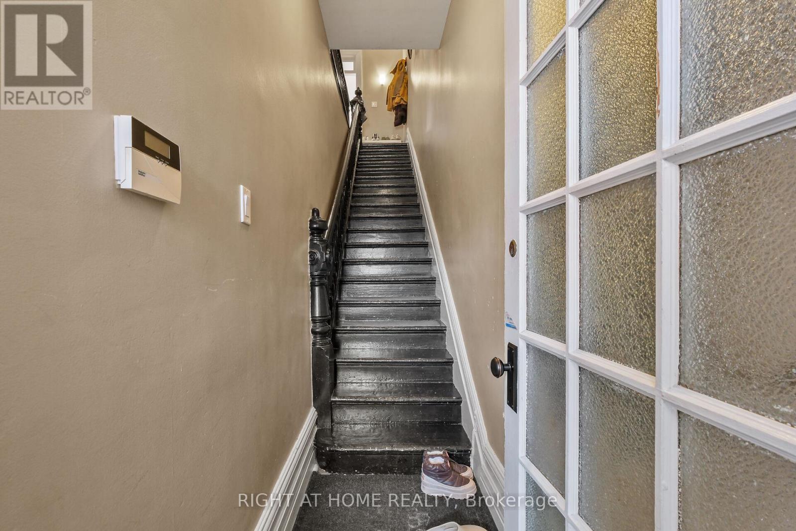 93 Gilmour Street, Ottawa, Ontario  K2P 0N5 - Photo 2 - X13038902