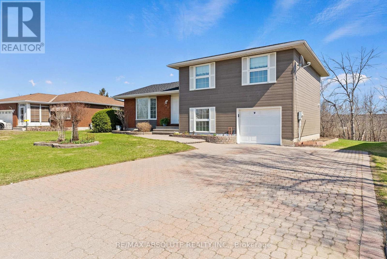 260 Allan Drive, Arnprior, Ontario  K7S 2S9 - Photo 2 - X13039148