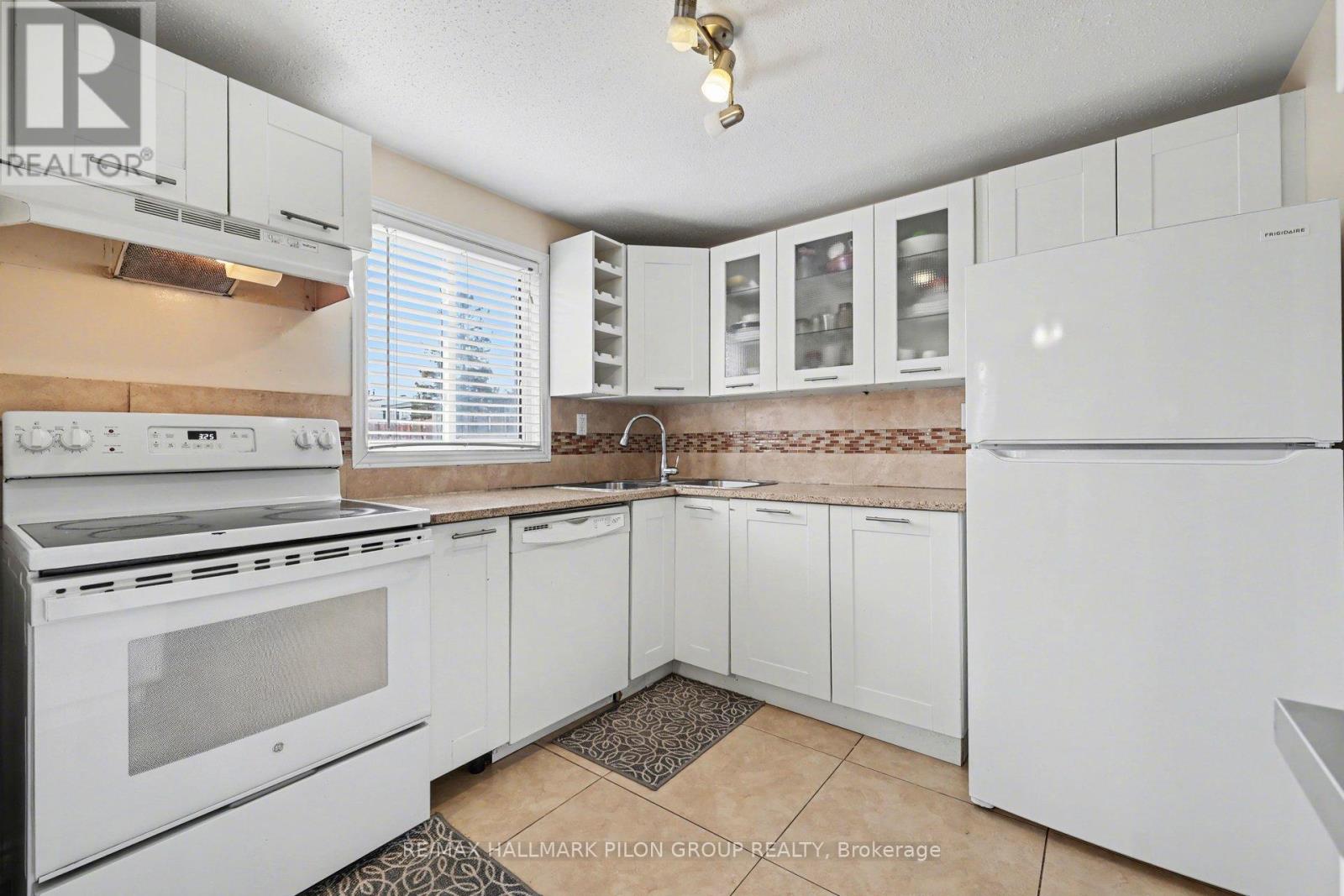 C - 1540 Beaverpond Drive, Ottawa, Ontario  K1B 3R9 - Photo 8 - X13047102