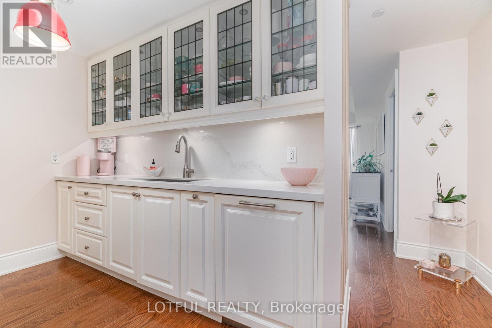 711 - 3500 Lakeshore Road W, Oakville, Ontario  L6L 0B4 - Photo 13 - W13050828