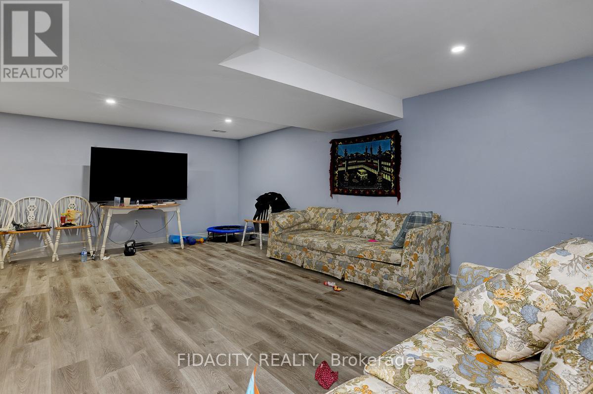 2336 Ogilvie Road, Ottawa, Ontario  K1J 7N6 - Photo 10 - X13051244