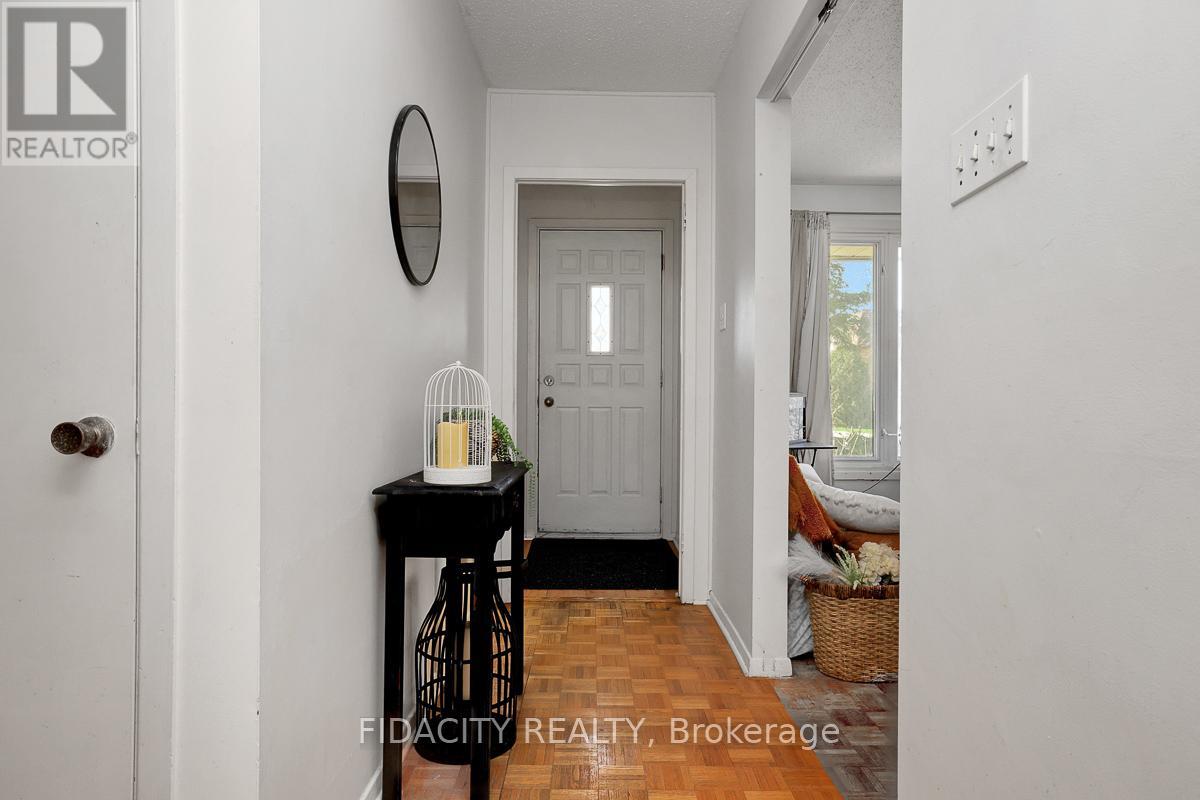 2336 Ogilvie Road, Ottawa, Ontario  K1J 7N6 - Photo 3 - X13051244