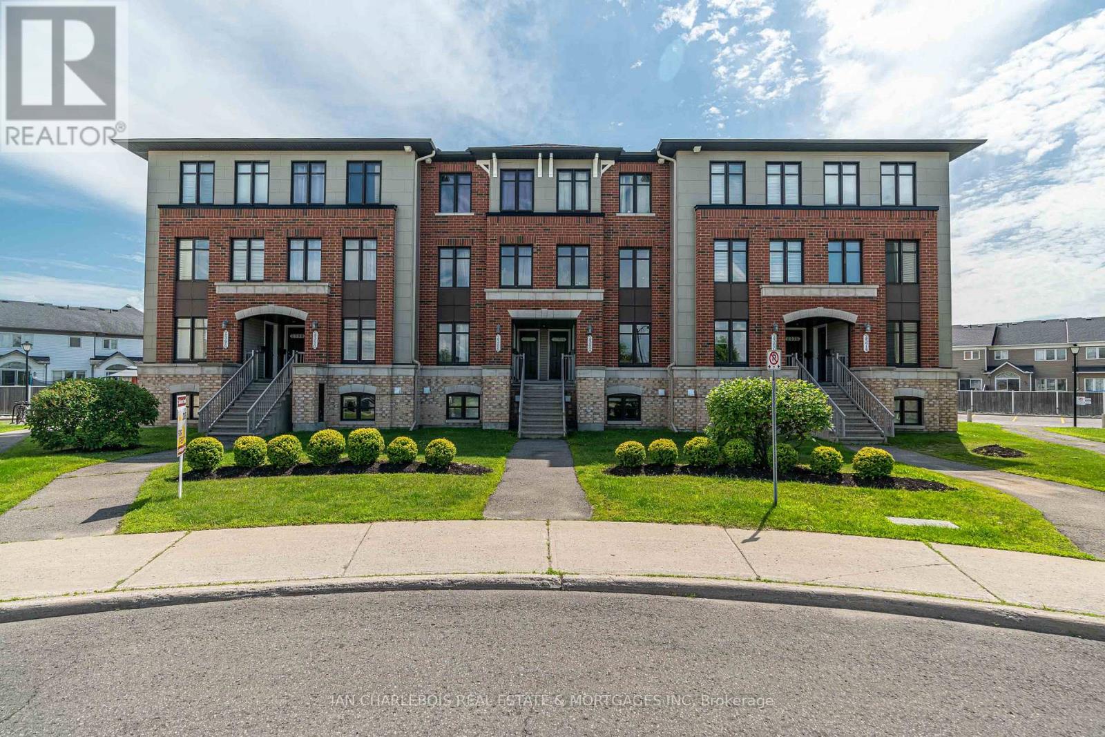 10 - 2382 ESPRIT DRIVE, Ottawa, Ontario