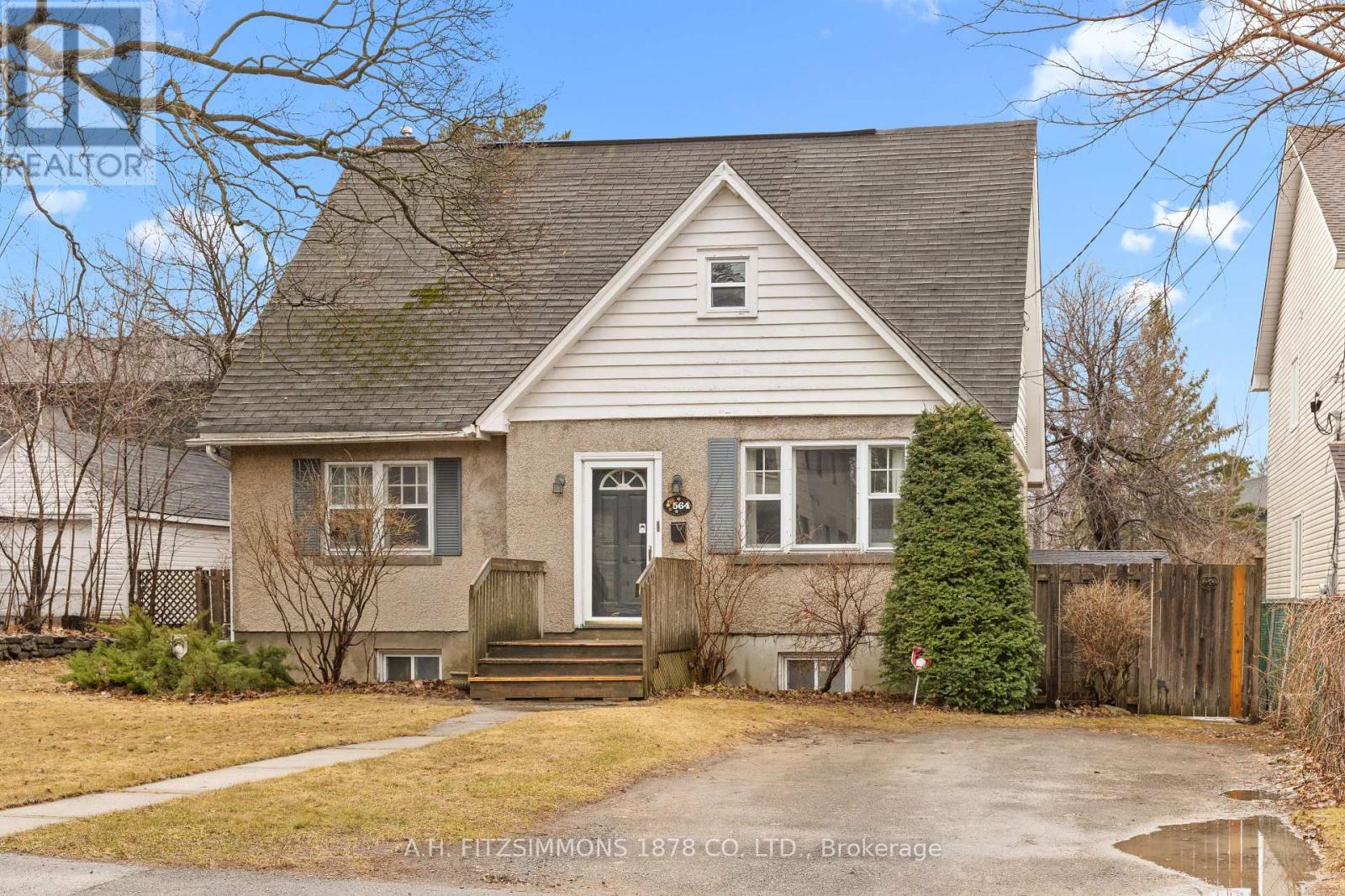 564 Tweedsmuir Avenue, Ottawa, Ontario  K1Z 5P2 - Photo 3 - X13054784