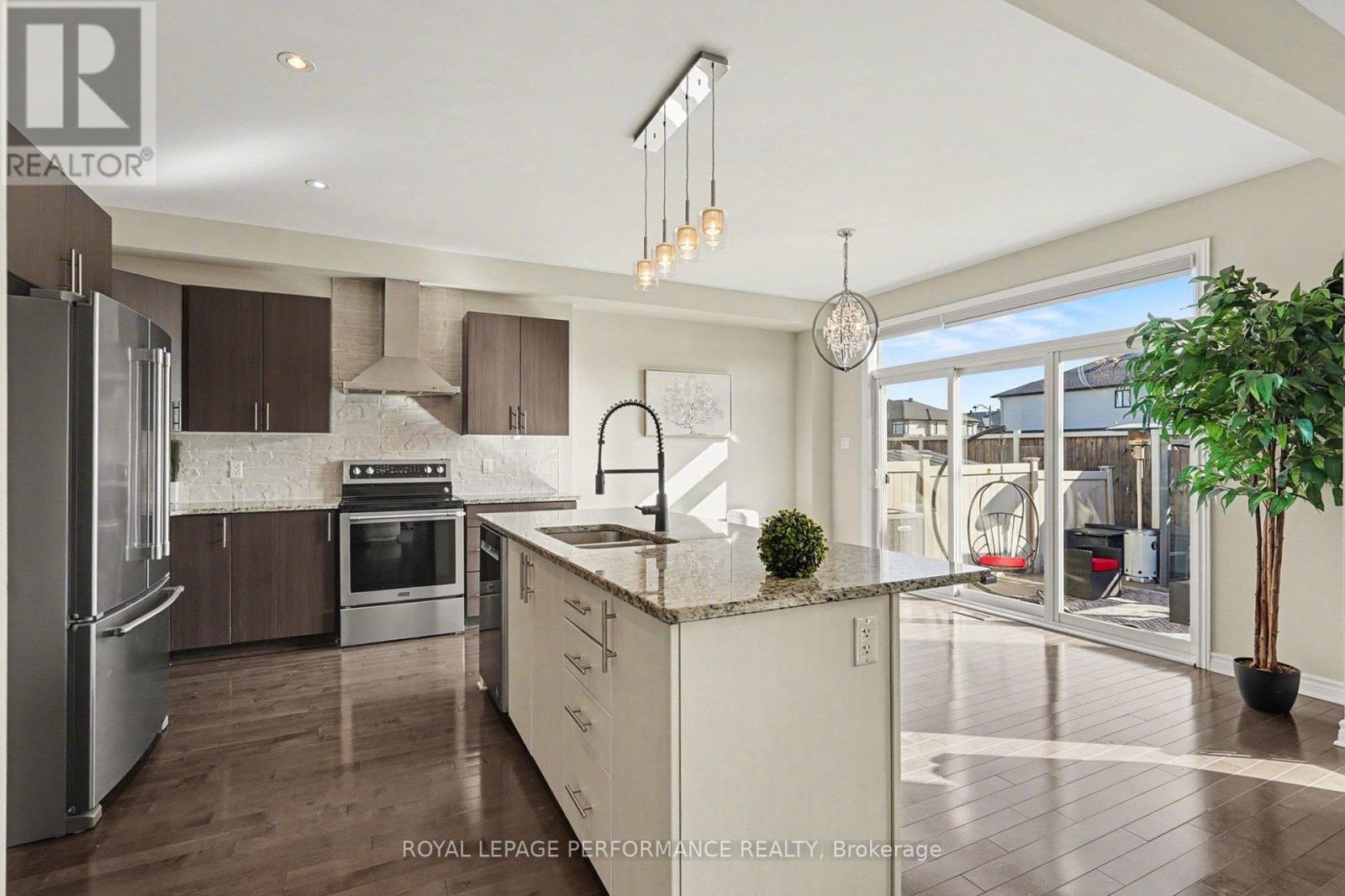 504 Yellow Birch Street, Ottawa, Ontario  K1W 0J3 - Photo 7 - X13055210