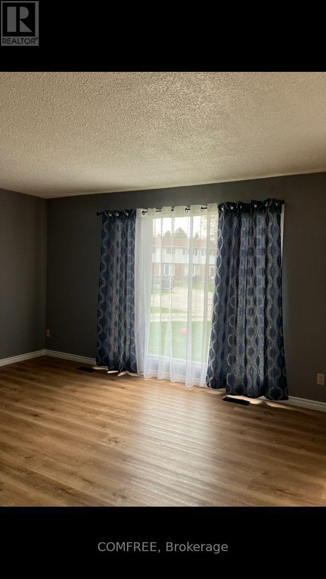 560 Short Street, Petrolia, Ontario  N0N 1R0 - Photo 7 - X13055304