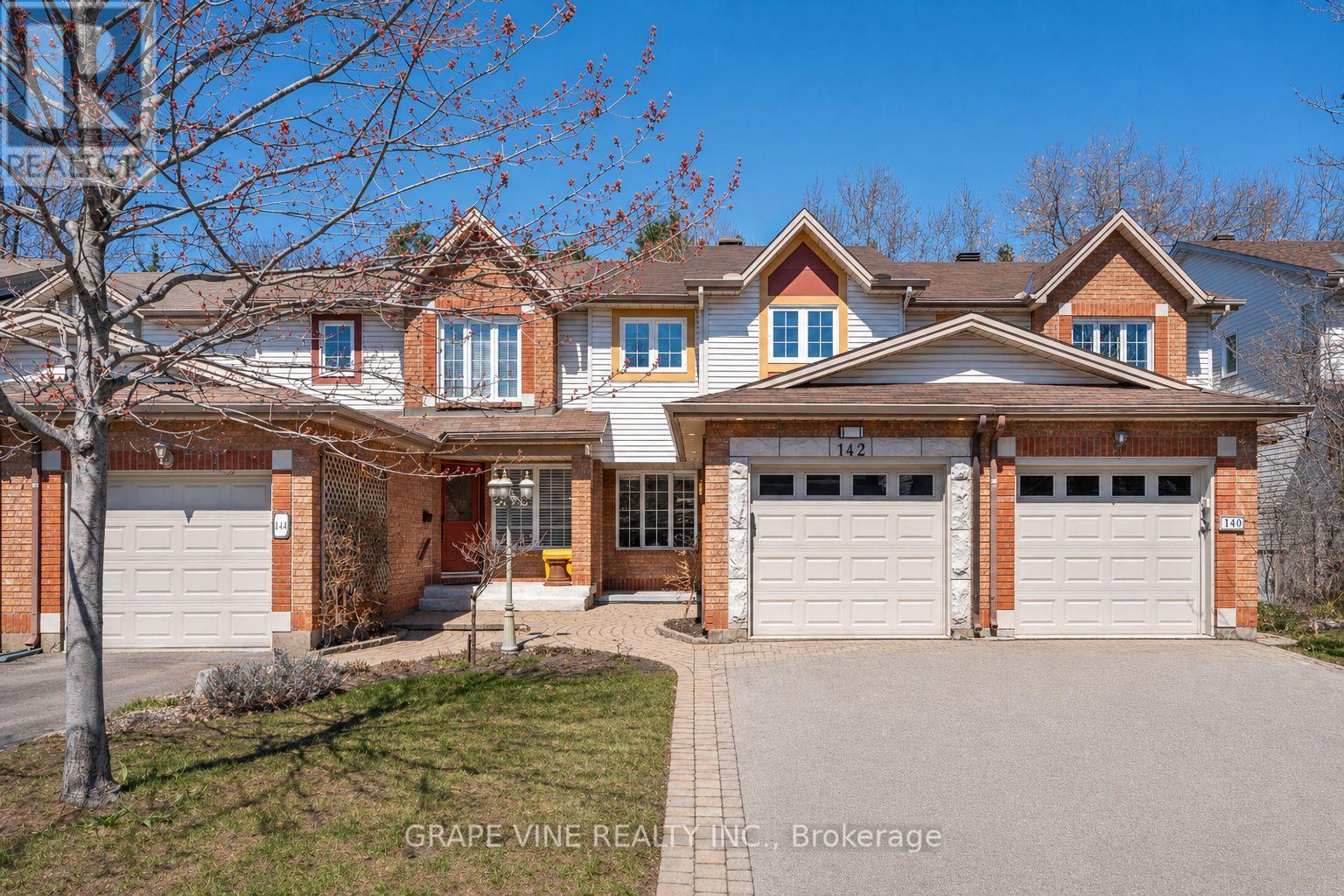 142 COLLEGE CIRCLE, Ottawa, Ontario
