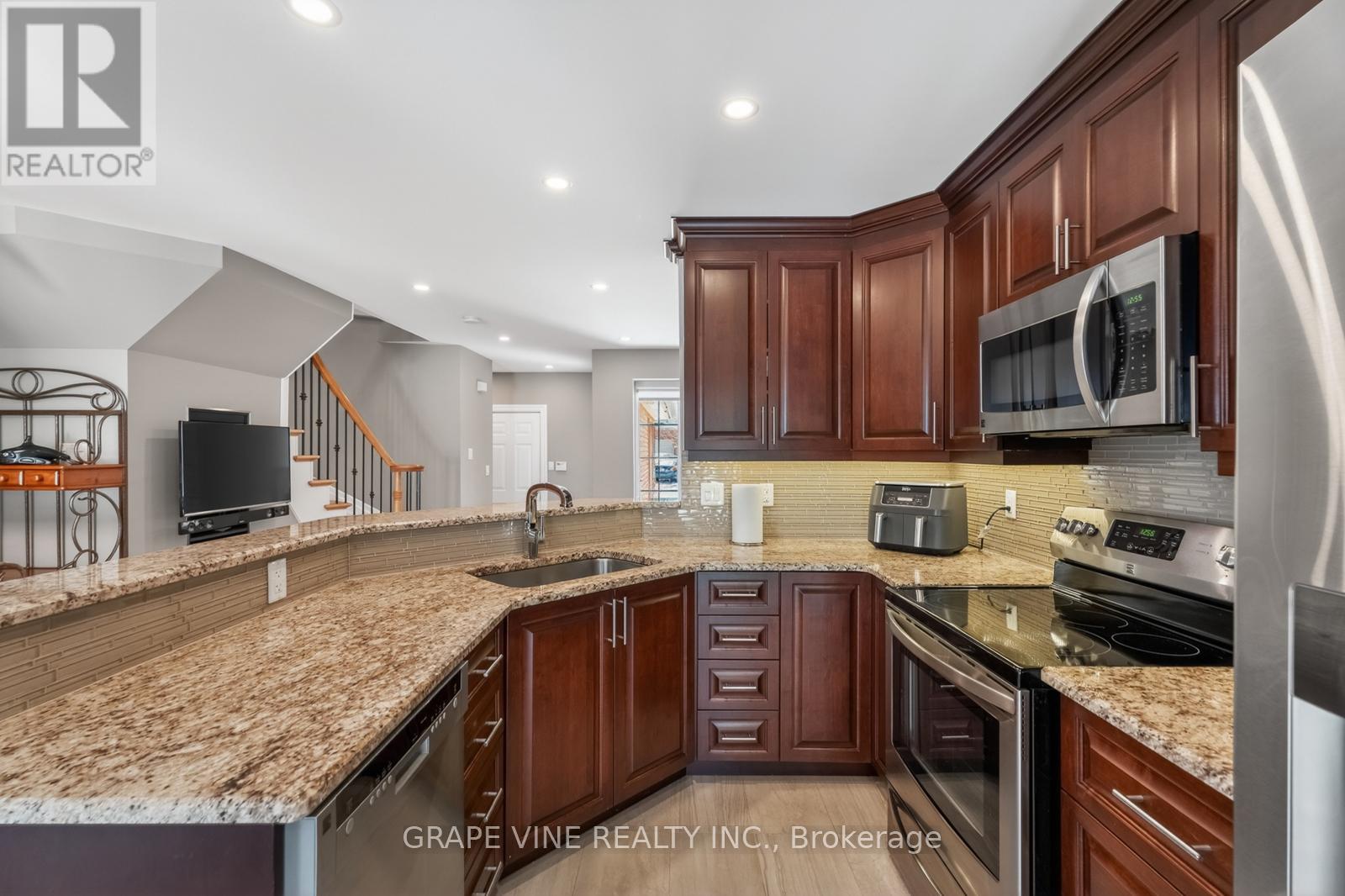 142 College Circle, Ottawa, Ontario  K1K 4S1 - Photo 13 - X13058072