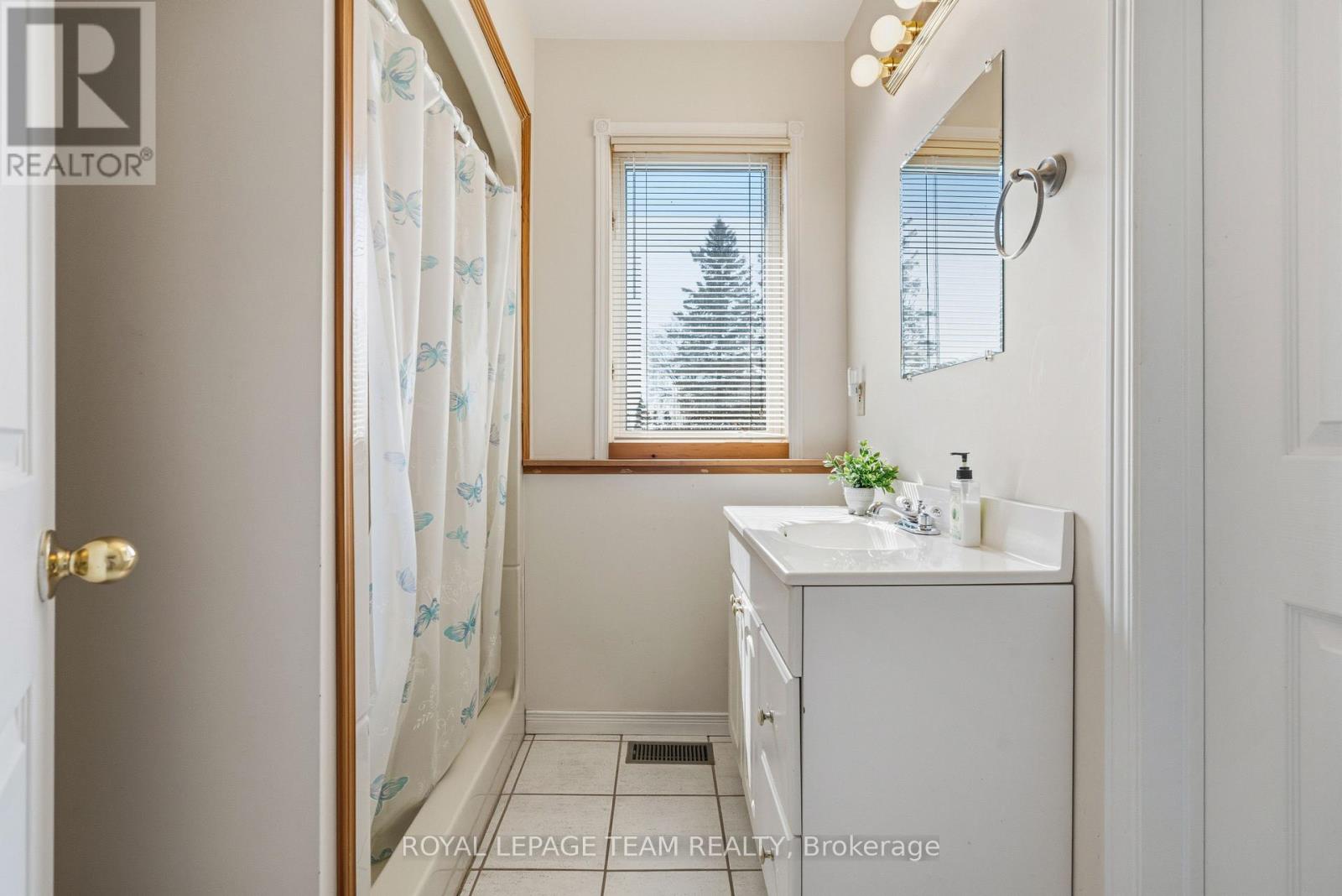 12106 Lakeshore Drive, South Dundas, Ontario  K0C 1X0 - Photo 31 - X13058378