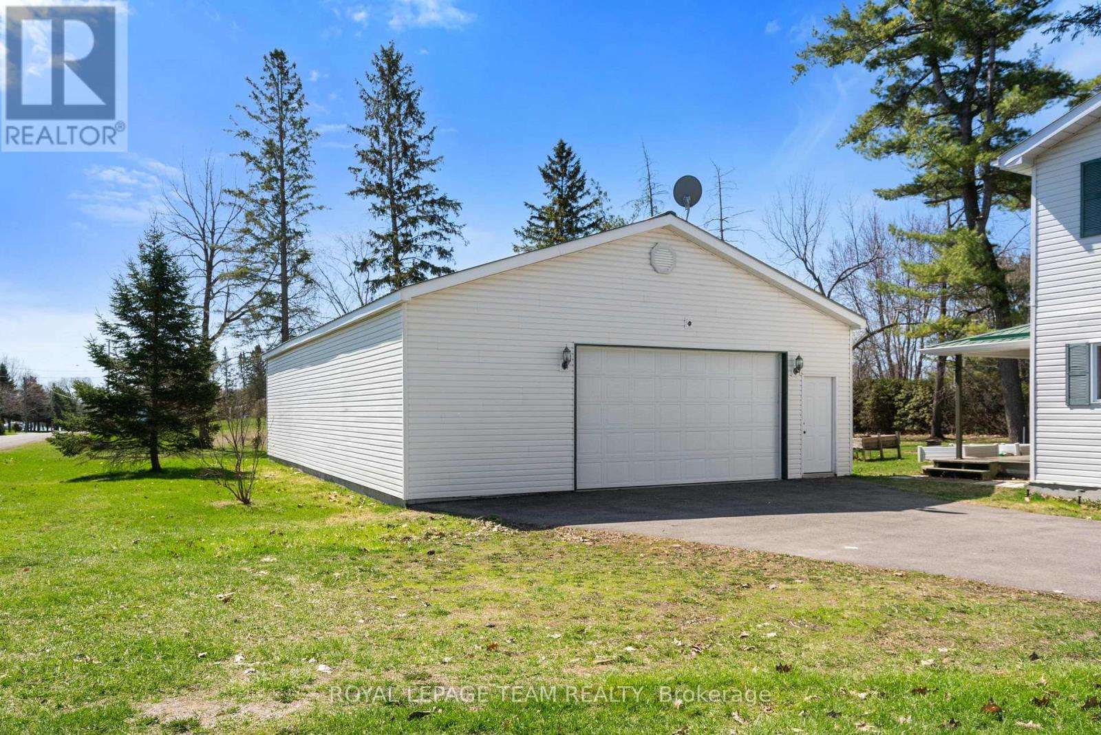 12106 Lakeshore Drive, South Dundas, Ontario  K0C 1X0 - Photo 34 - X13058378