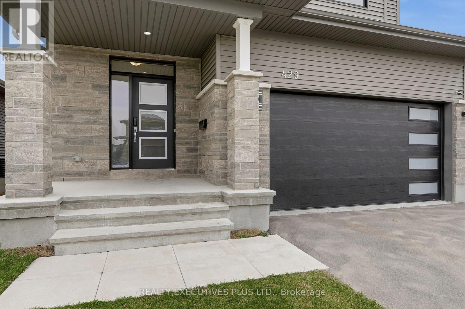 429 Sterling Avenue, Clarence-Rockland, Ontario  K4K 0M5 - Photo 2 - X13059184