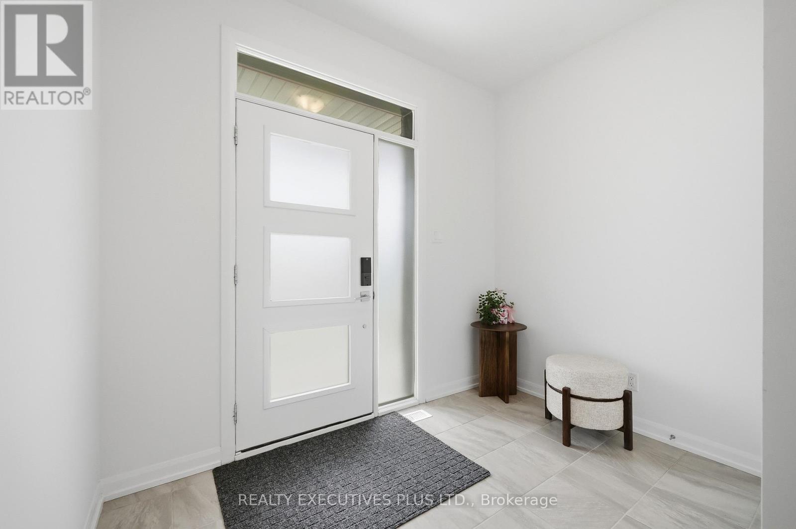 429 Sterling Avenue, Clarence-Rockland, Ontario  K4K 0M5 - Photo 3 - X13059184