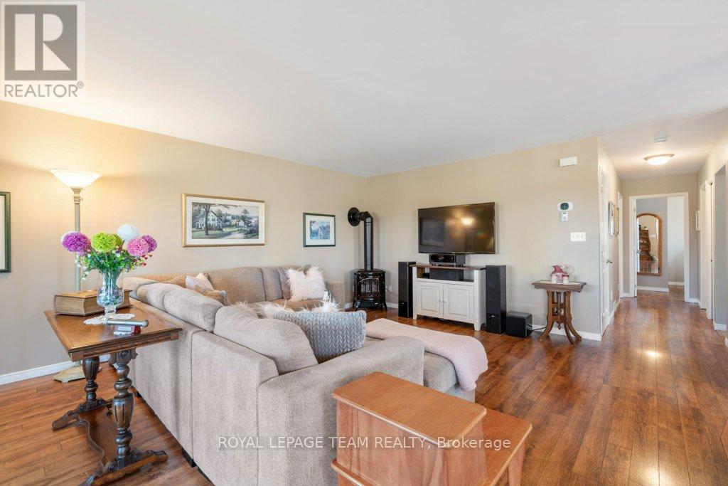 15065 Concession 3-4 Road, North Stormont, Ontario  K0C 1K0 - Photo 16 - X13060406