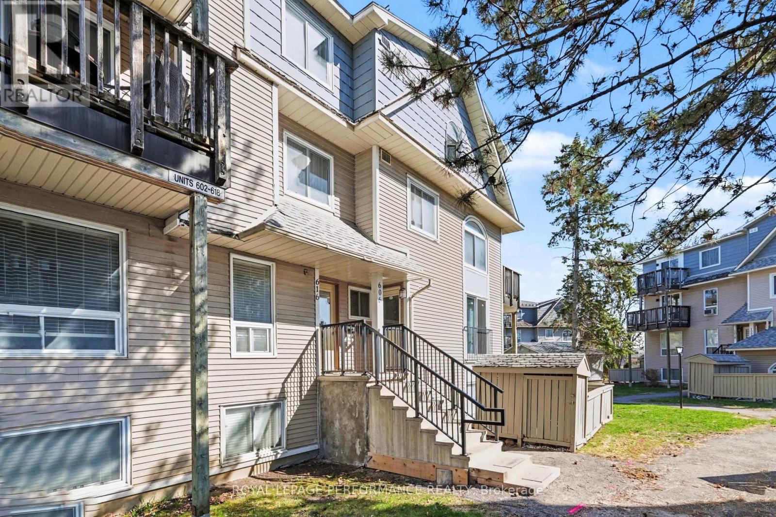 606 Tanguay Court, Ottawa, Ontario  K2L 3X3 - Photo 2 - X13060666