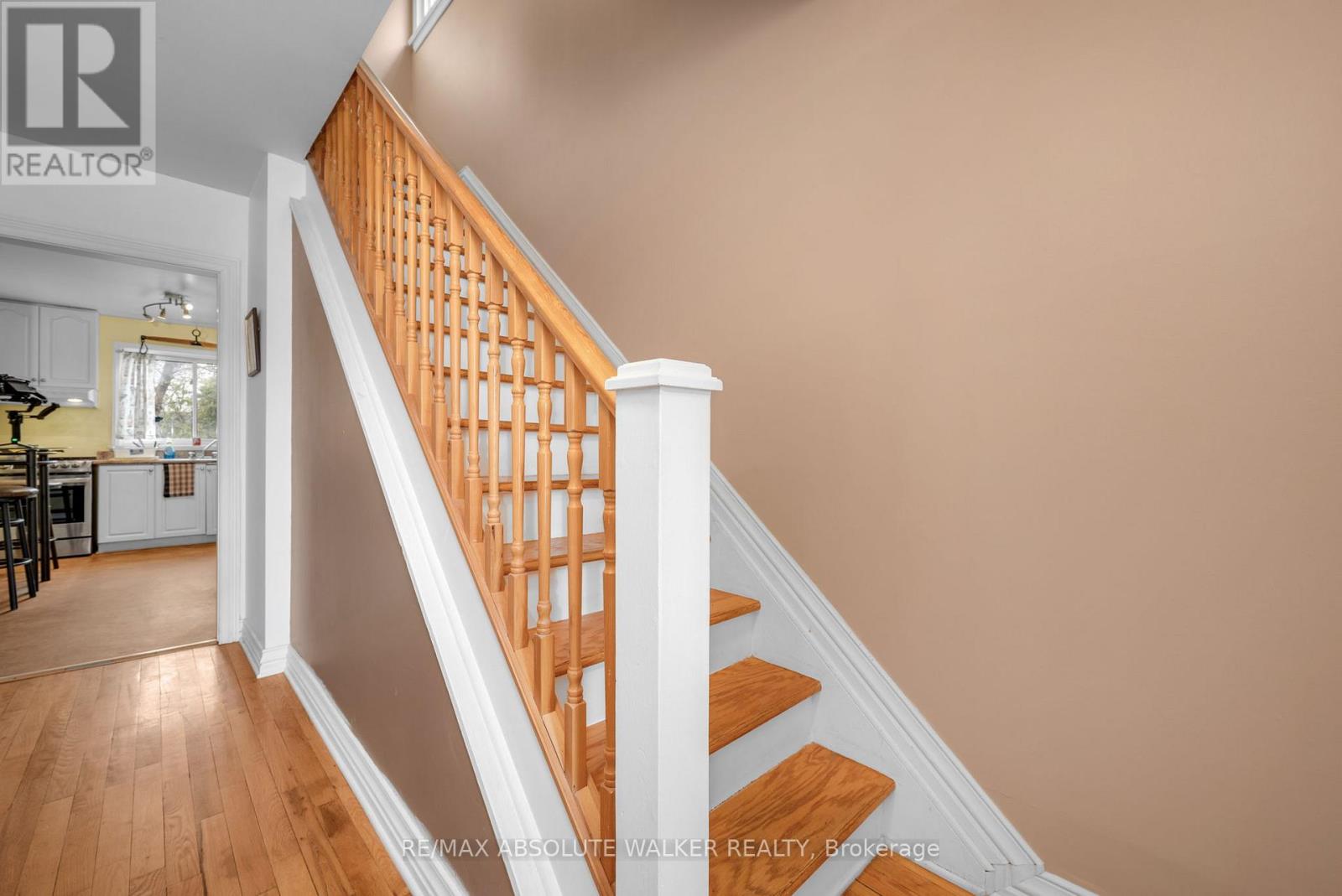 144 Viewmount Drive, Ottawa, Ontario  K2G 3B7 - Photo 3 - X13061302