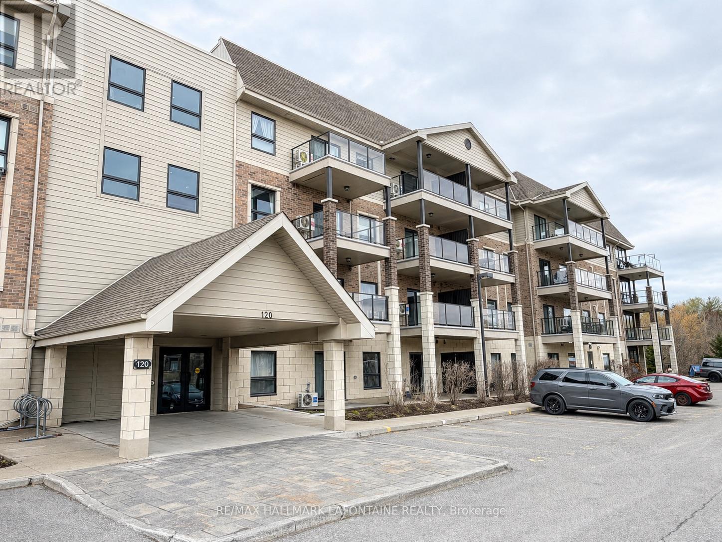 114 - 120 PRESTIGE CIRCLE, Ottawa, Ontario