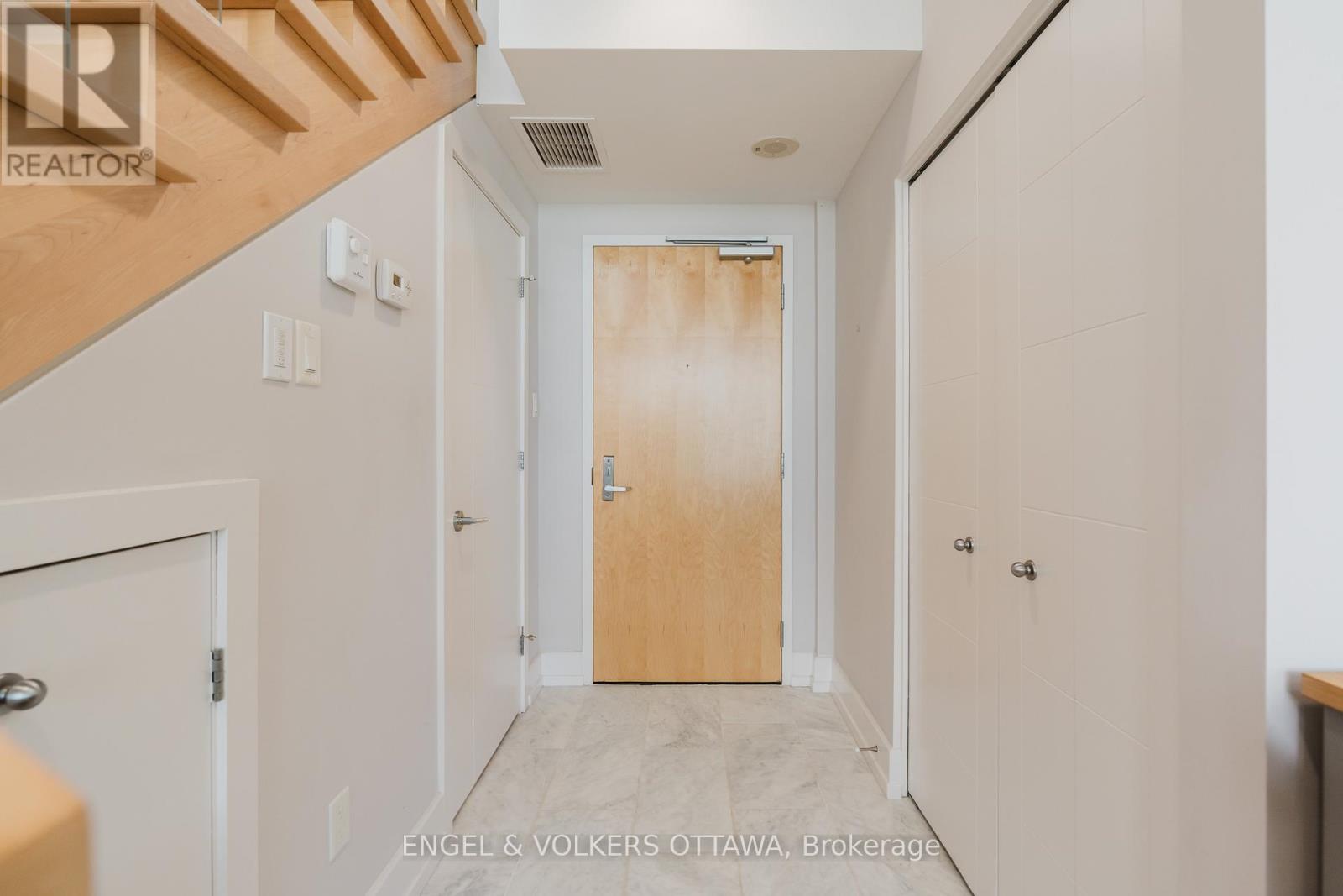 207 - 197 Lisgar Street, Ottawa, Ontario  K2P 0C3 - Photo 3 - X13061622