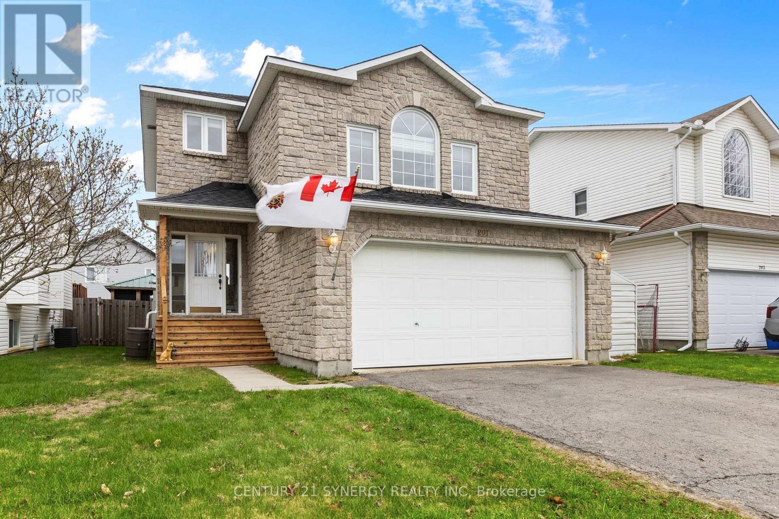 207 STIVER STREET, Russell, Ontario