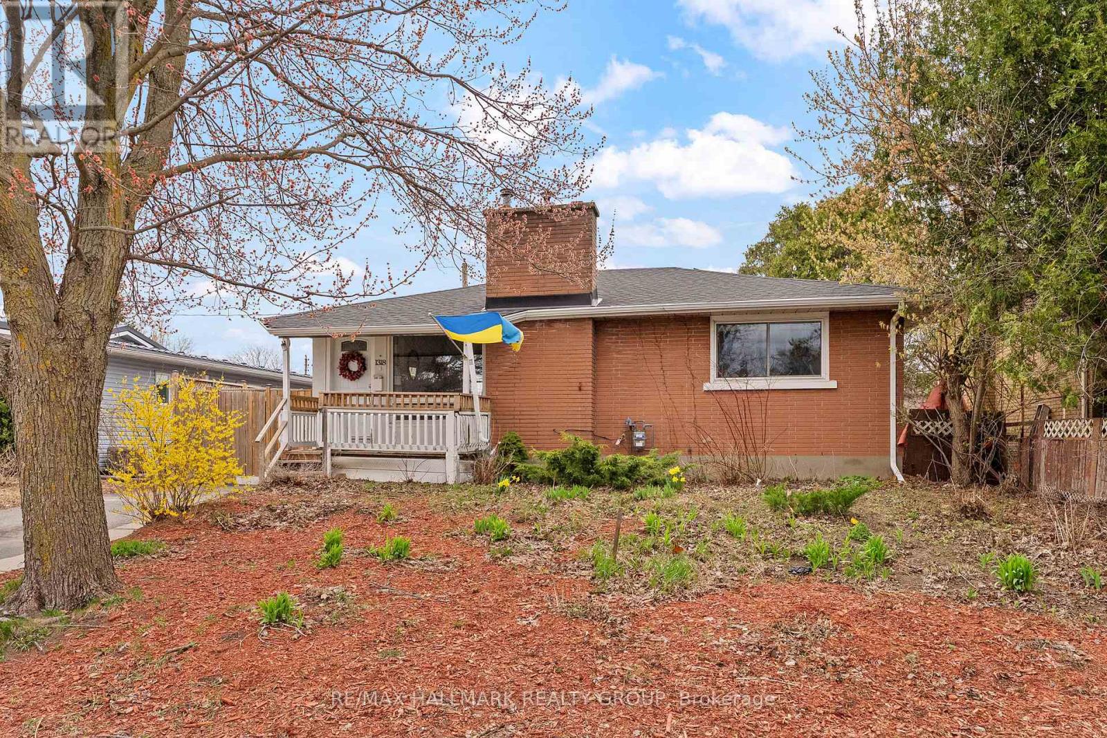 1318 Avenue Q, Ottawa, Ontario  K1G 0B6 - Photo 2 - X13064030
