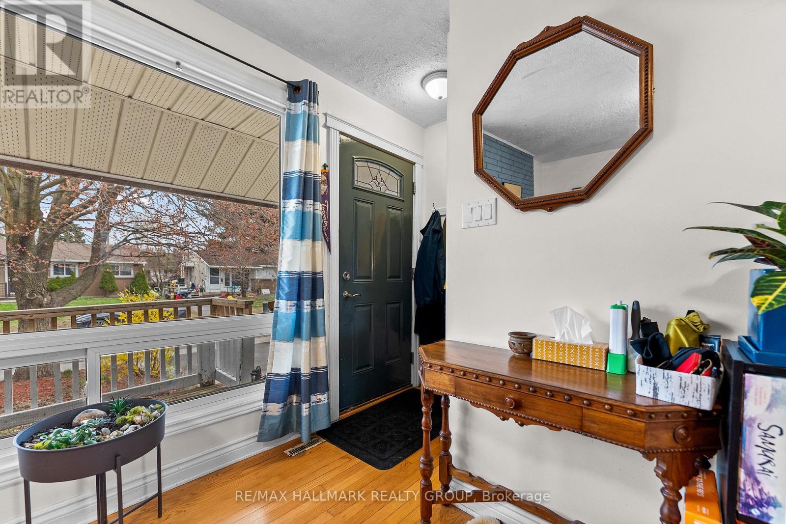 1318 Avenue Q, Ottawa, Ontario  K1G 0B6 - Photo 3 - X13064030