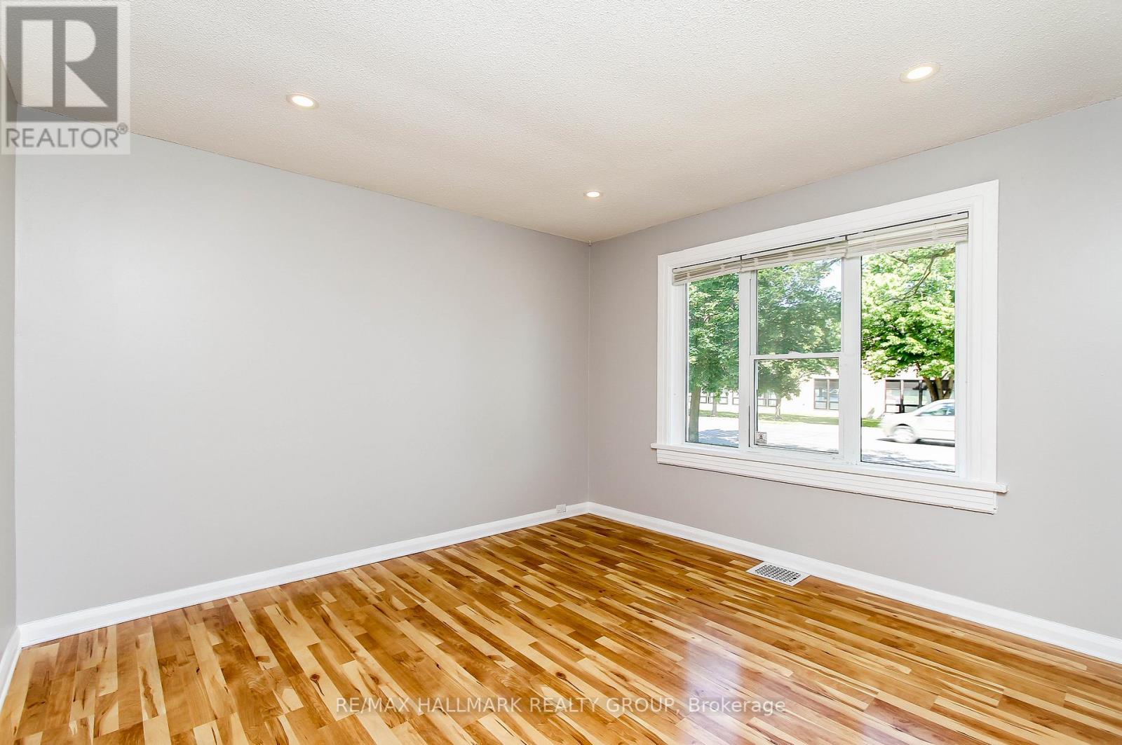 448 Pleasant Park Road, Ottawa, Ontario  K1H 5N1 - Photo 5 - X13066192