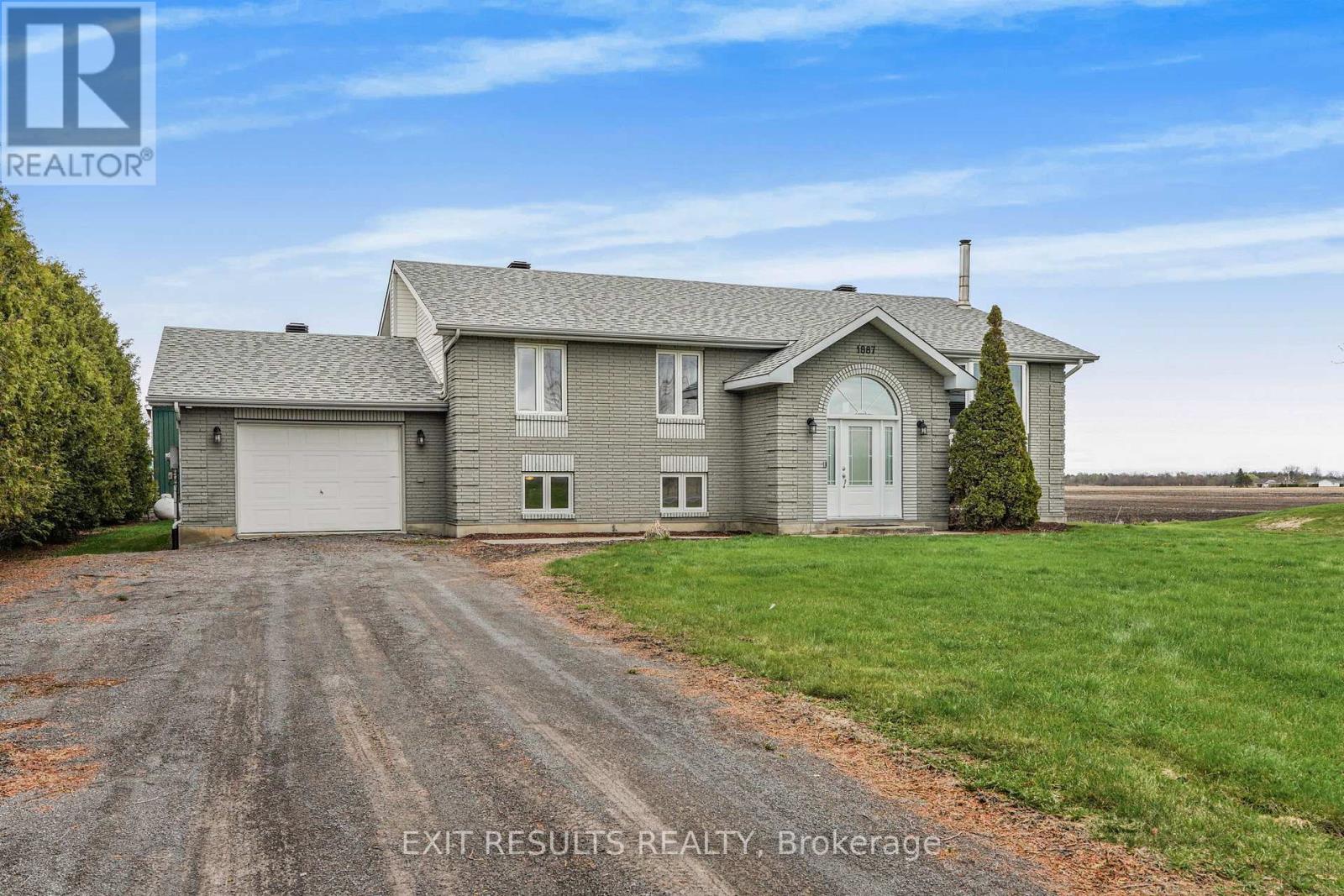 1887 Champlain Street E, Clarence-Rockland, Ontario  K0A 1N0 - Photo 3 - X13072604
